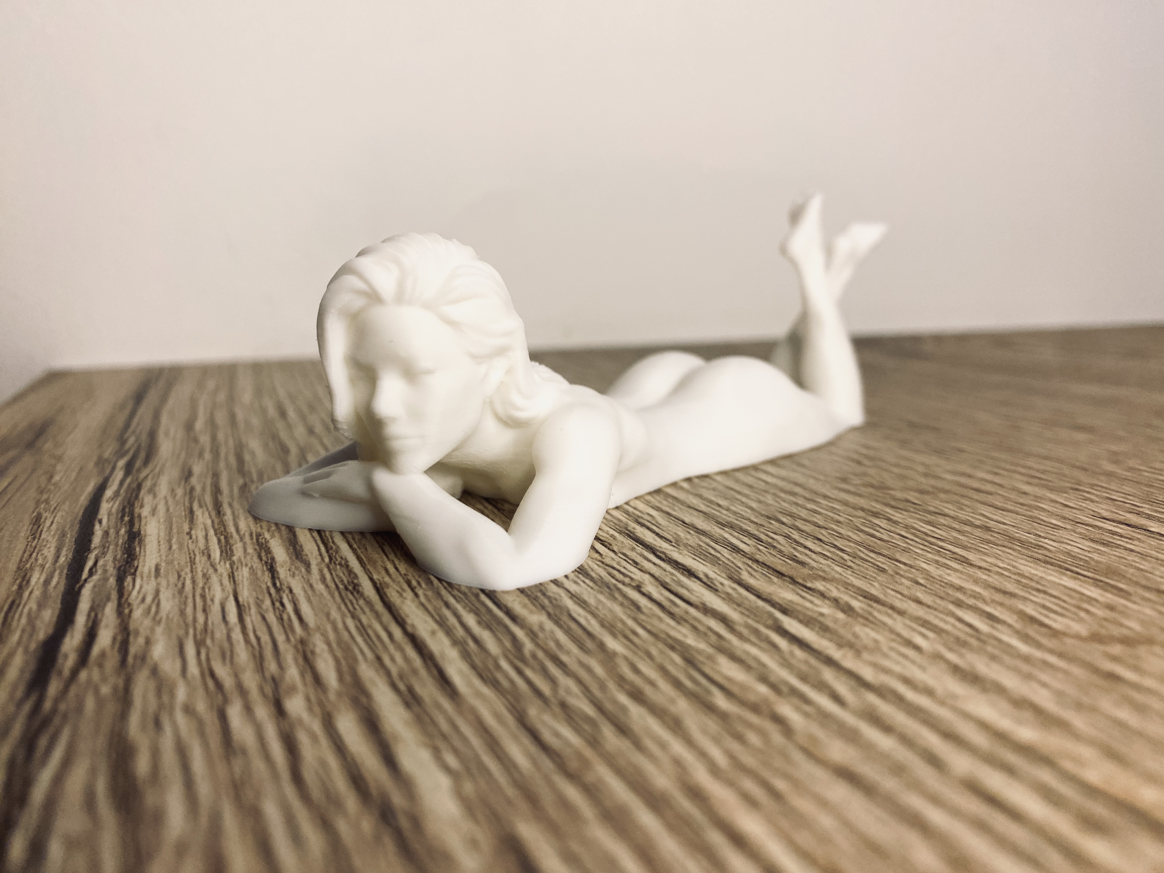 Serene Elegance - Artistic Female Nu Sculpture