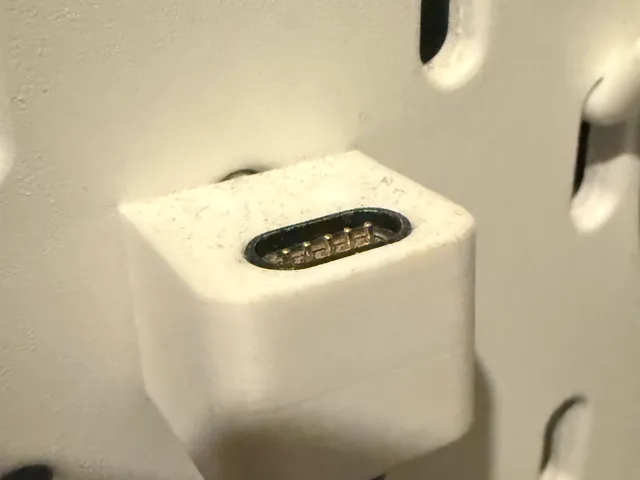 Airpods Magnetic Charging holder Skadis