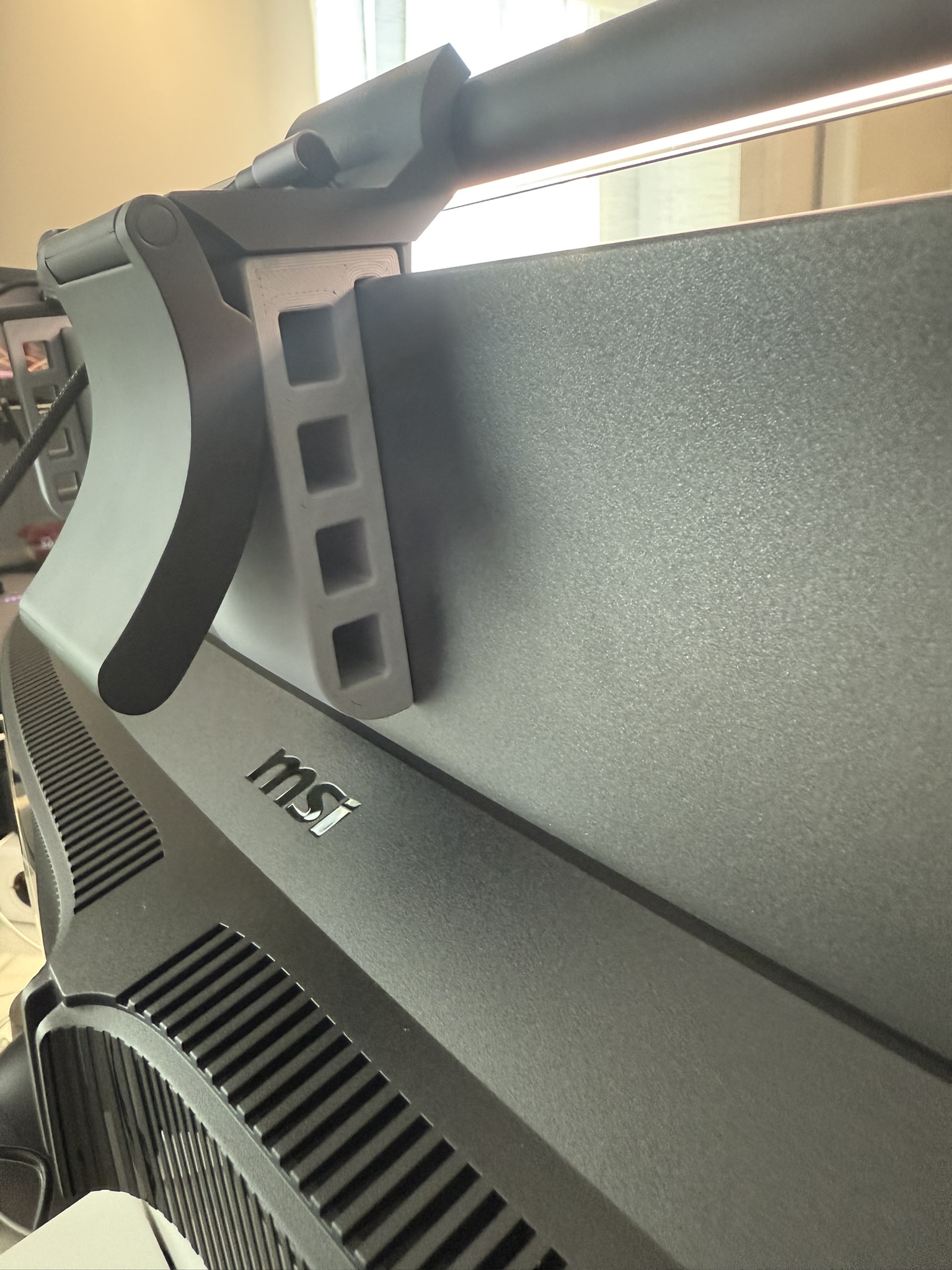 lightbar & webcam stand for 1800R oled monitors