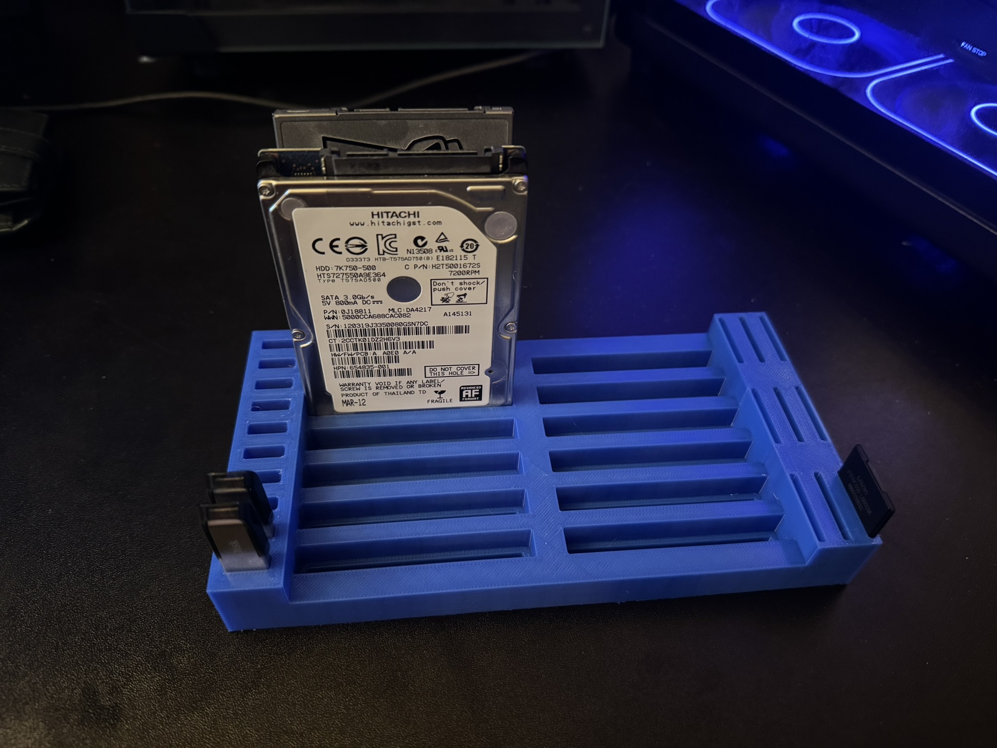 2.5" HDD/SSD + Pendrive + SD Card holder