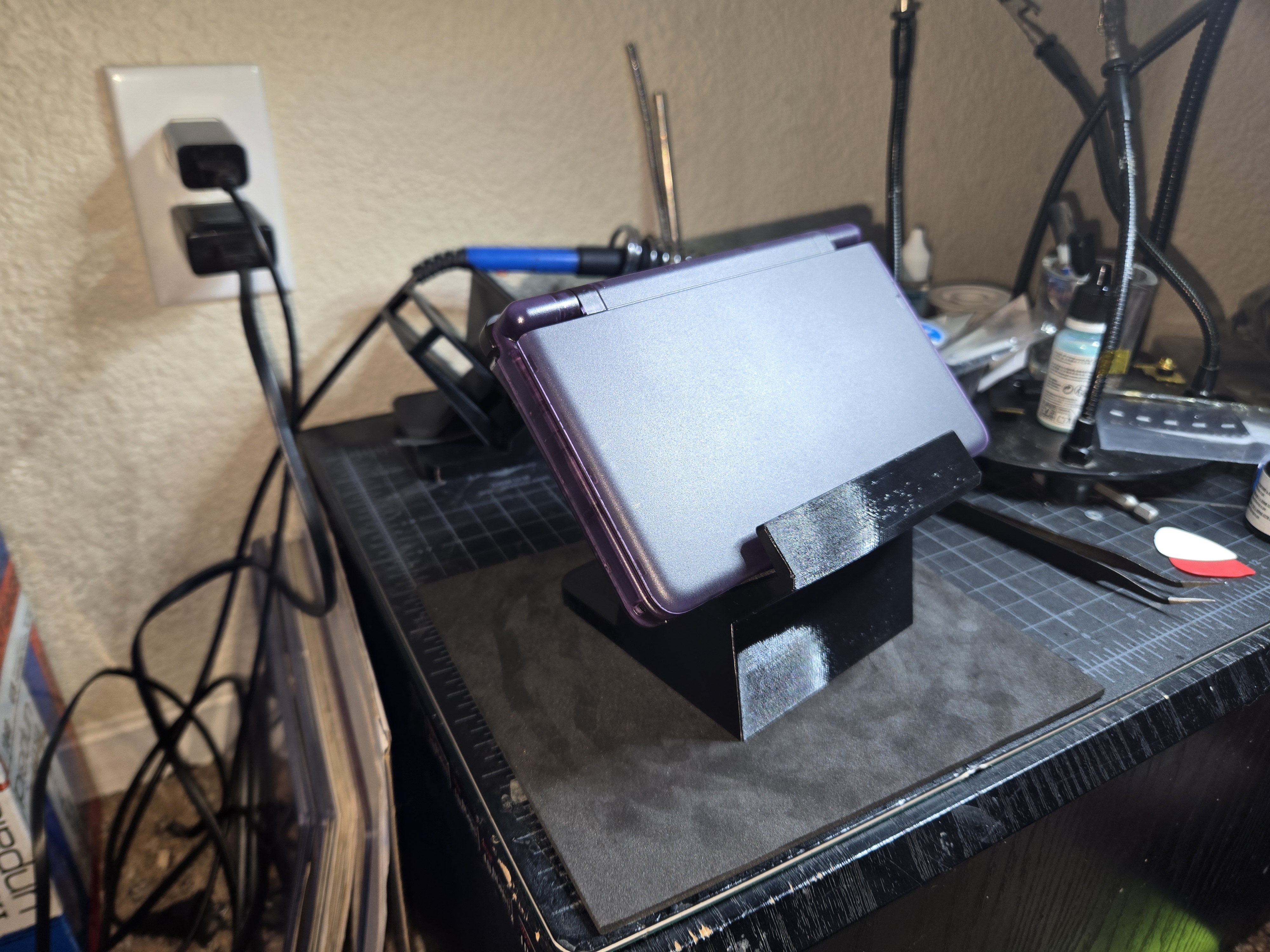 AYN Thor display Stand
