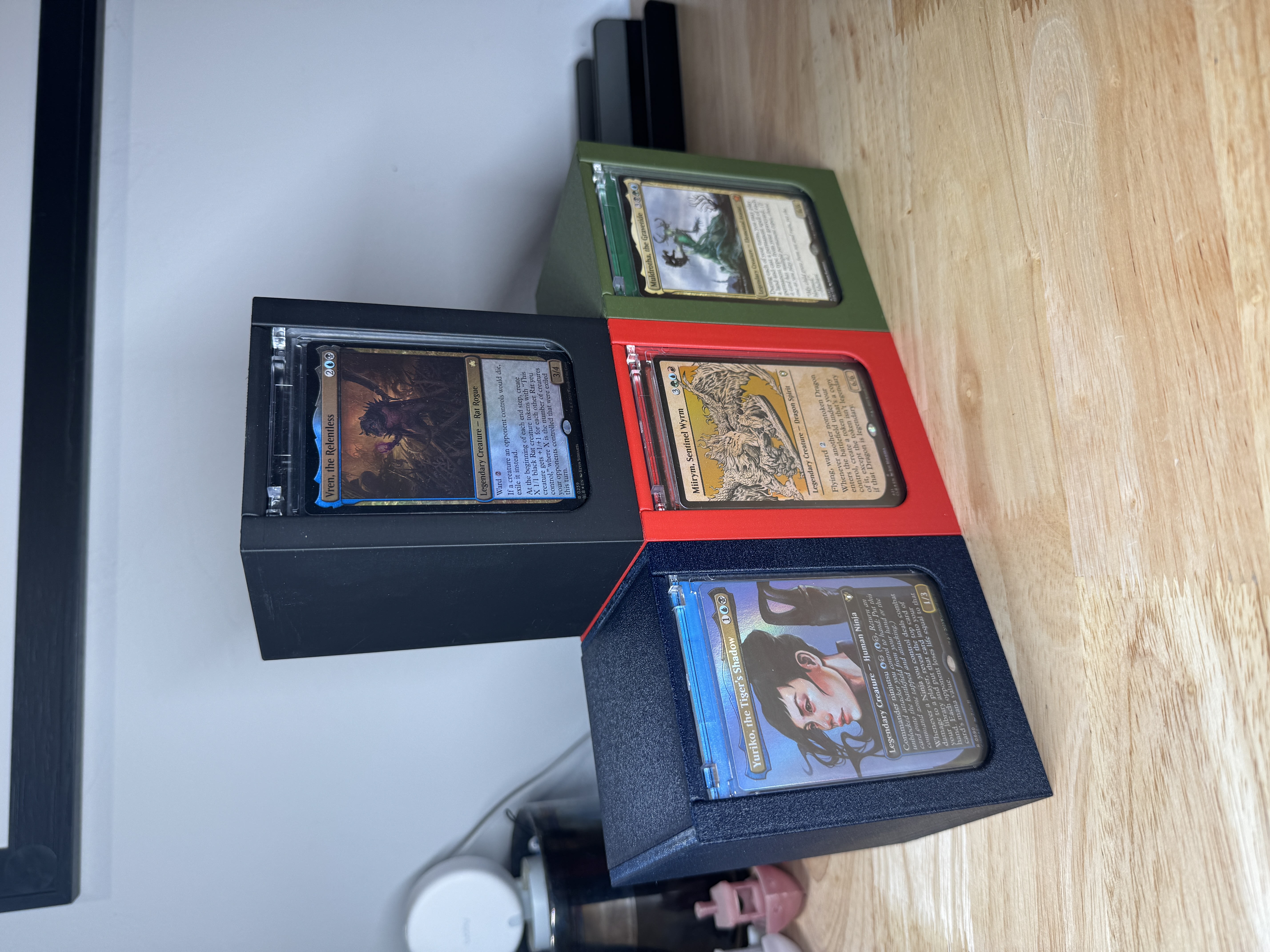 V2 Magic MTG Commander Deck Box w/ Magnets!