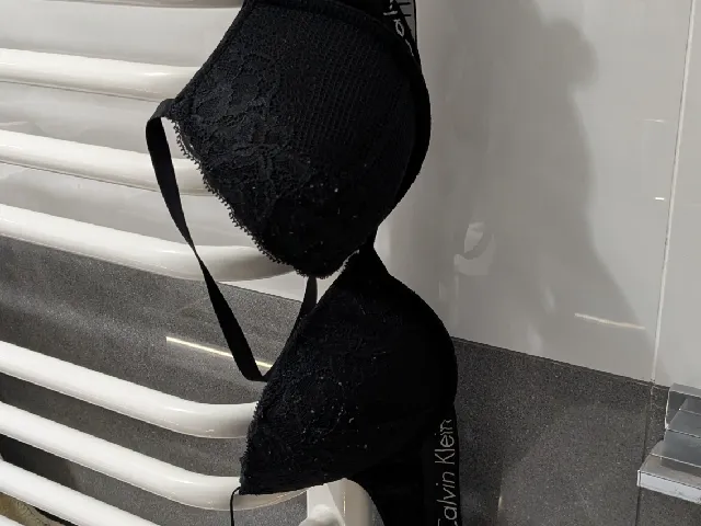 Radiator hanger
