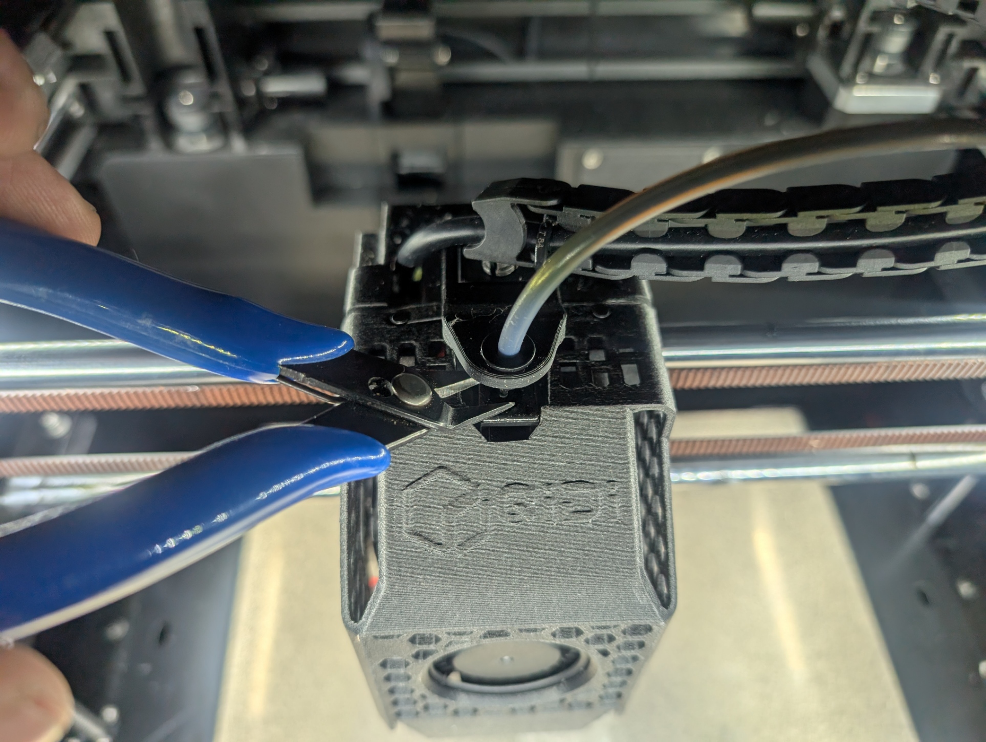 Qidi Q1 Pro EZ filament cutter
