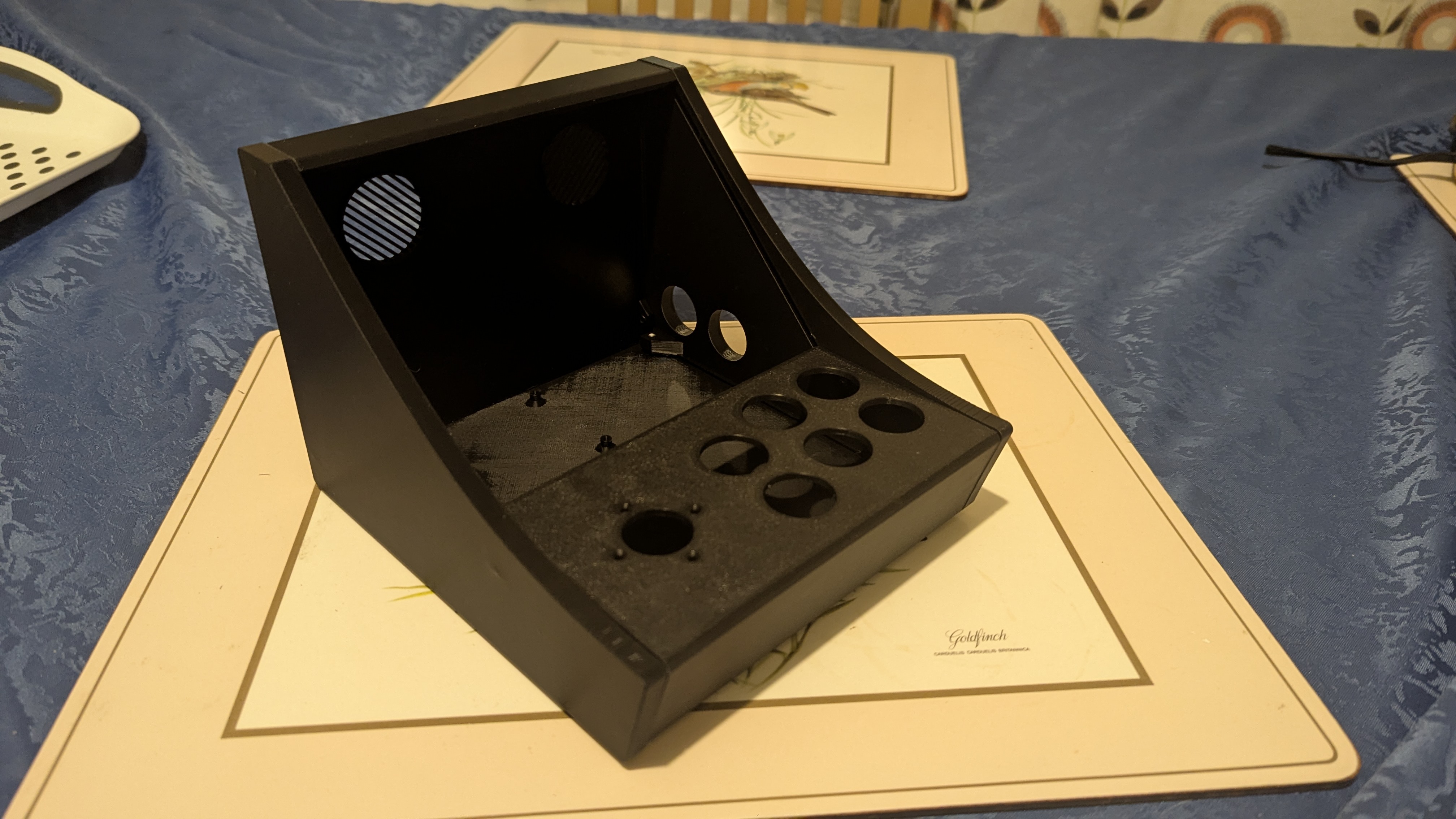 Raspberry PI Bartop Arcade Machine with 5 inch screen