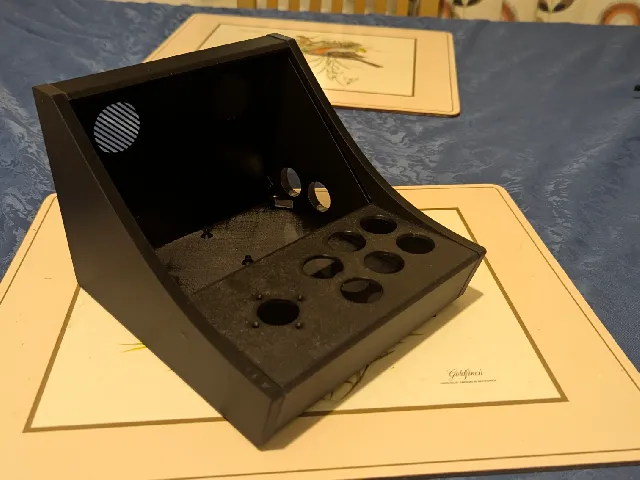 Raspberry PI Bartop Arcade Machine with 5 inch screen
