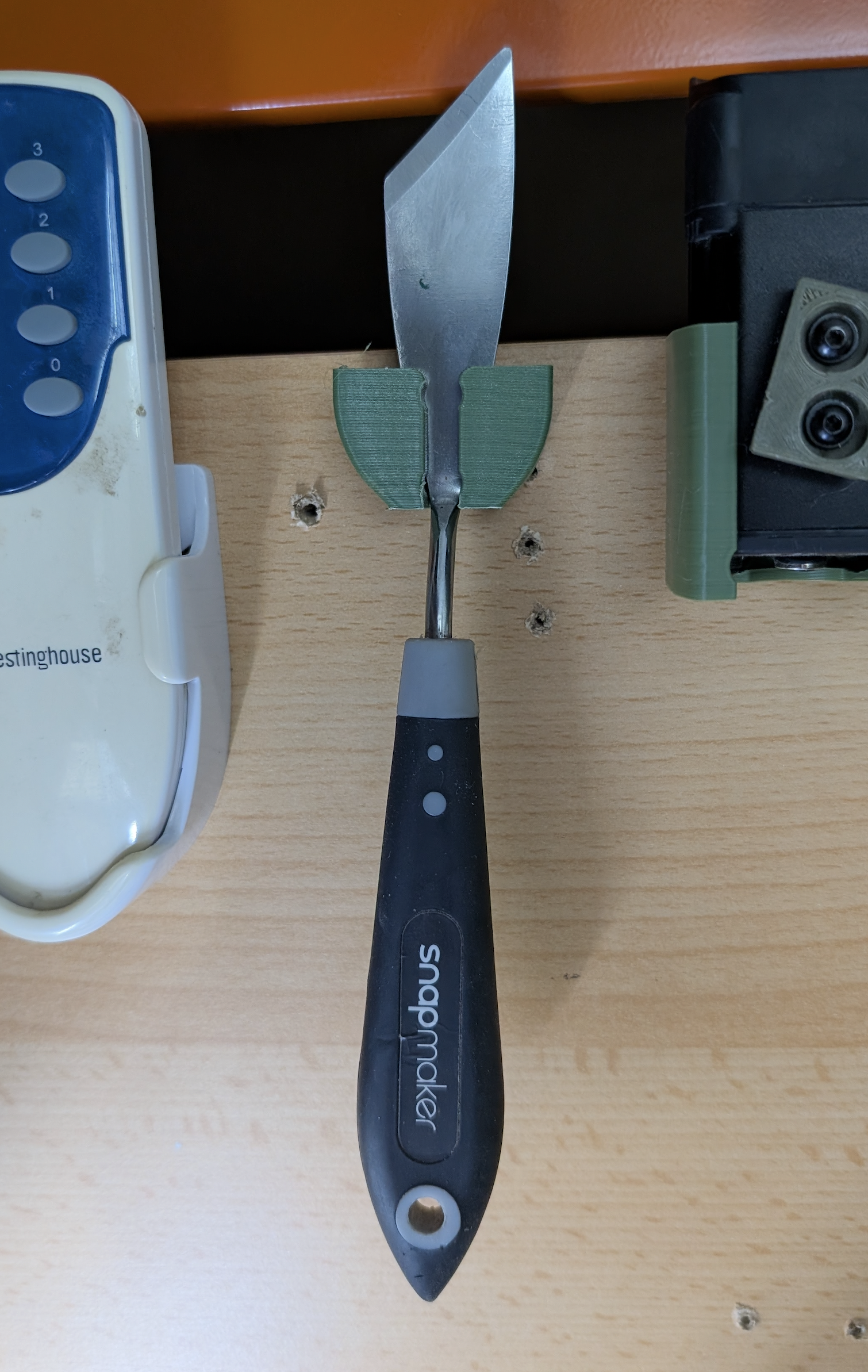 Snapmaker Scraper wall mount - Screwable remix