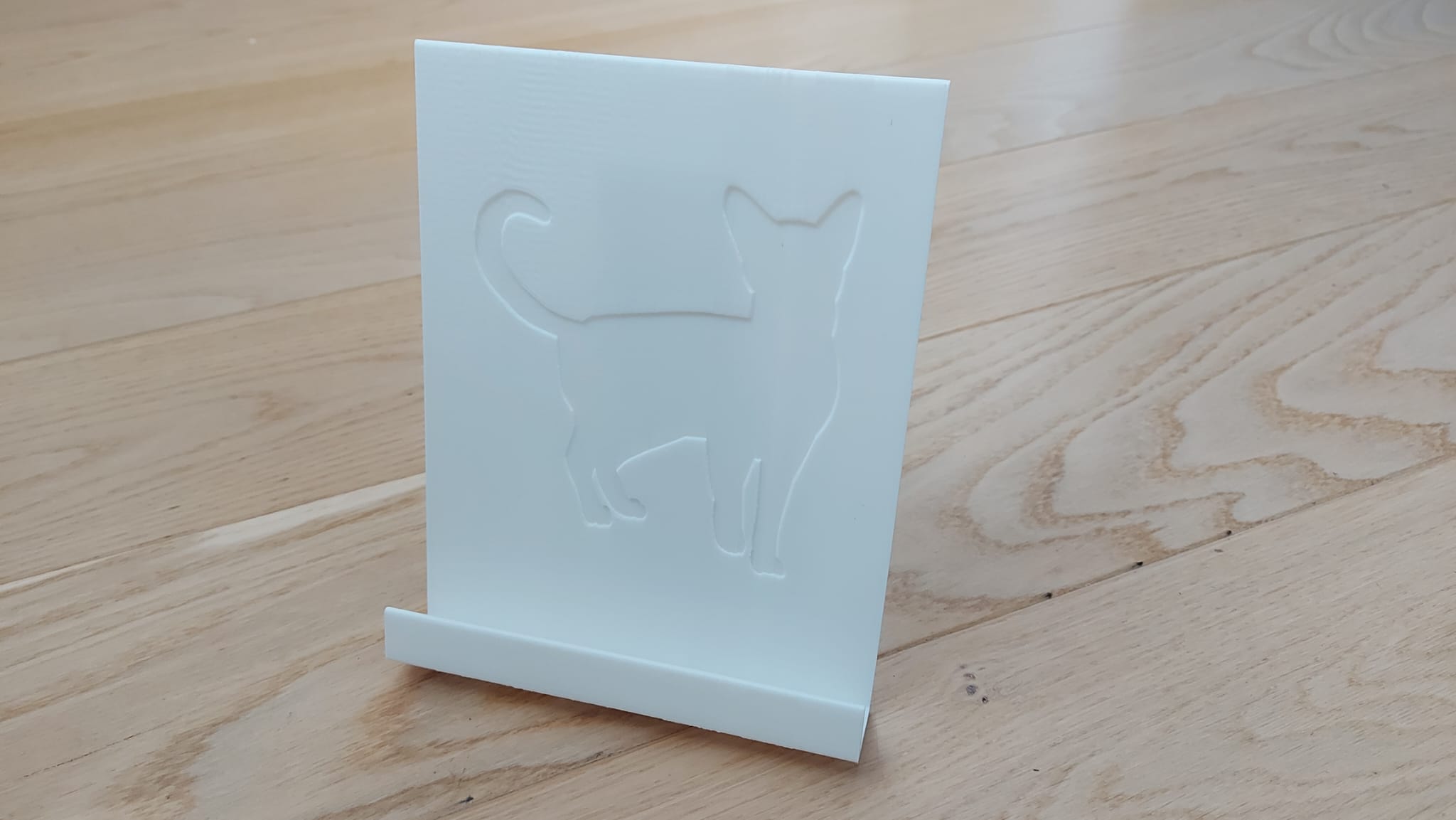 Foldable Cat Stand – Art, Music & Notebook Holder (A5/A4)