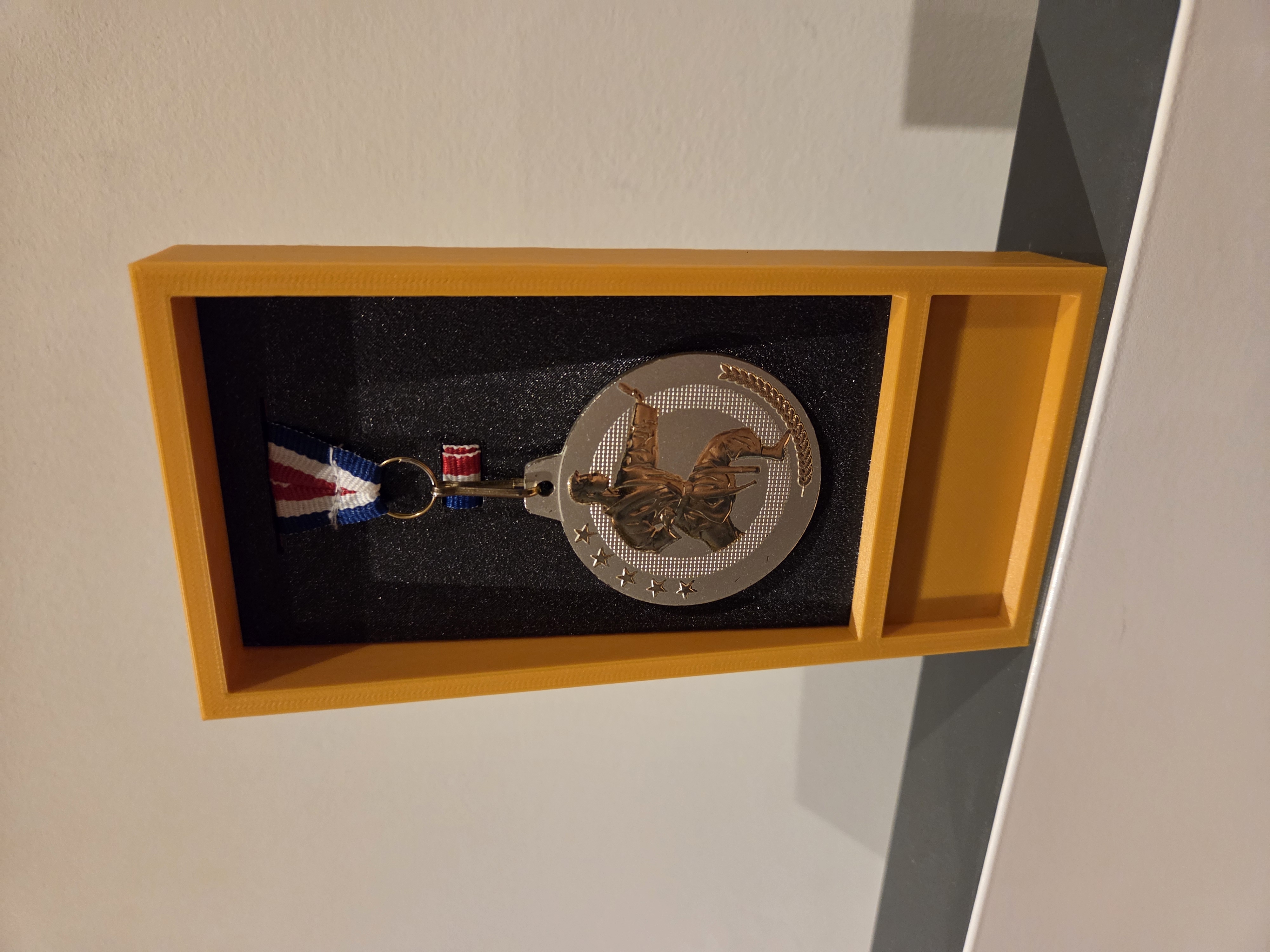 Medal stand/frame