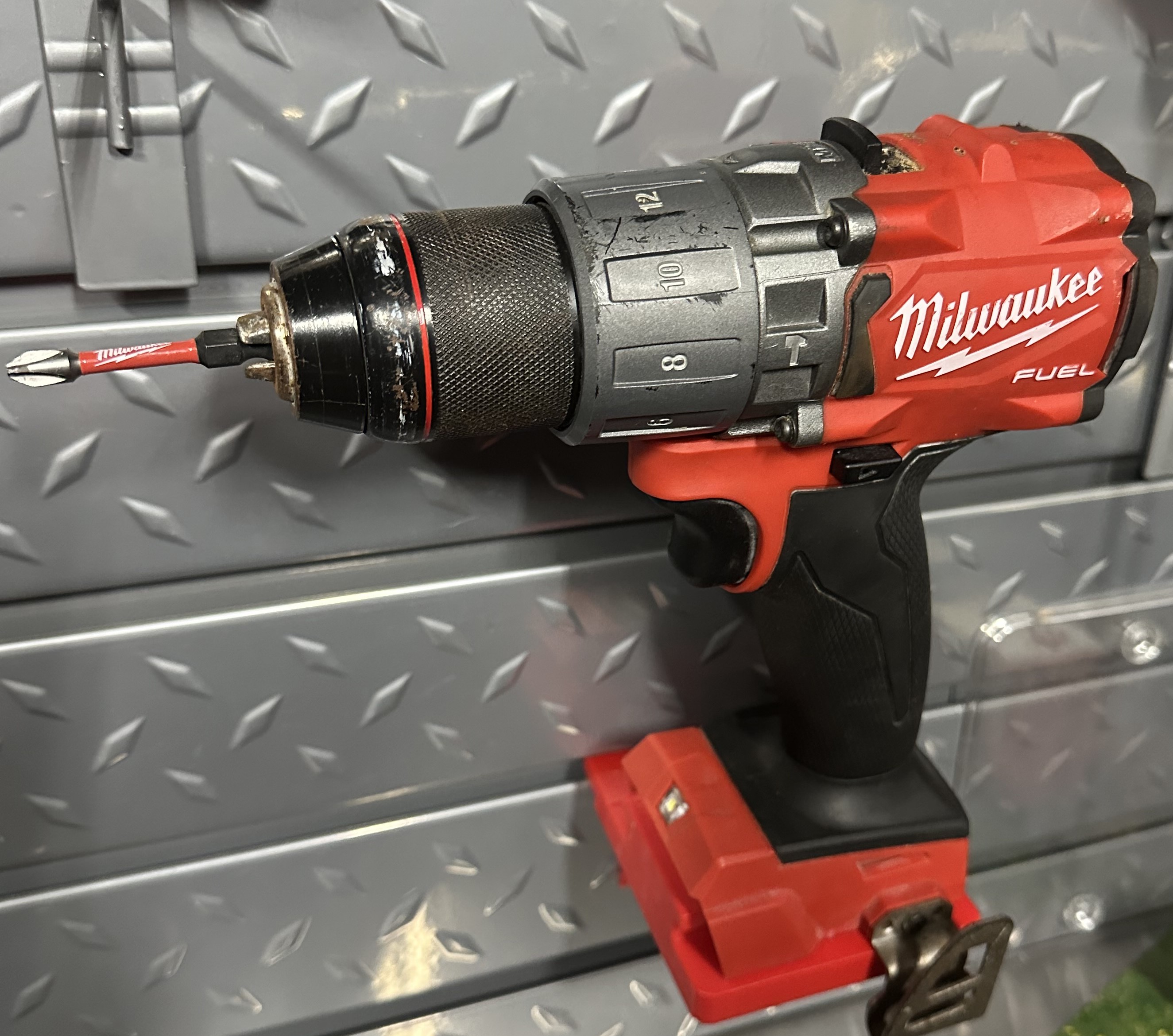 Milwaukee M18 Slat wall tool holder with support