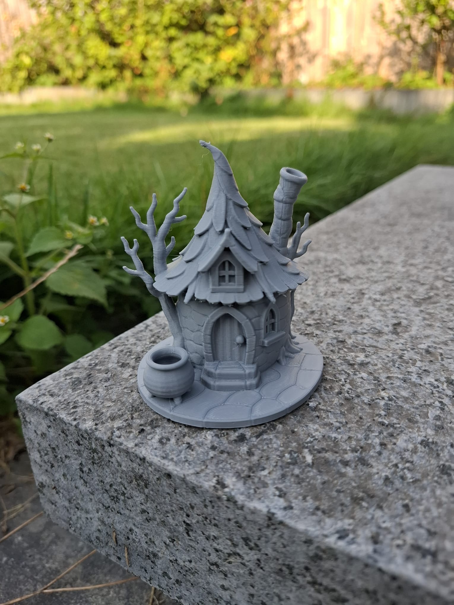 Crooked Cauldron Cottage – Witchy Mini House