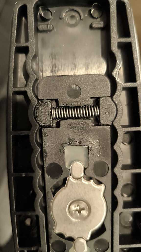 Arozzi Vernazza Series Armrest Locking Mechanism