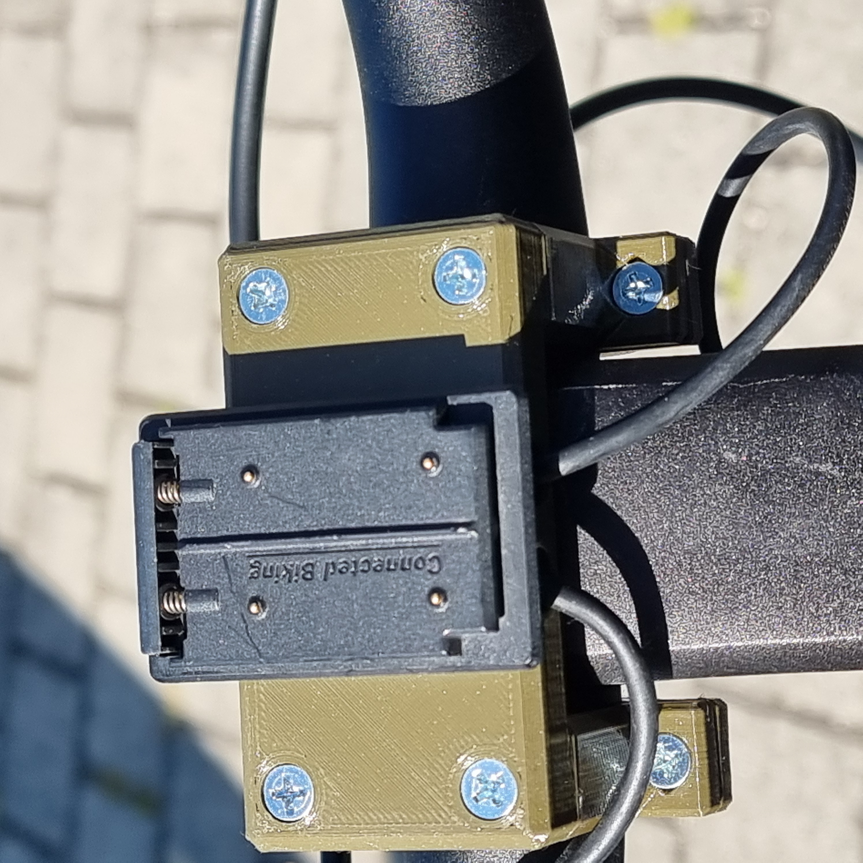Robust dual-arm mount for Bosch Kiox system — thumbnail 4
