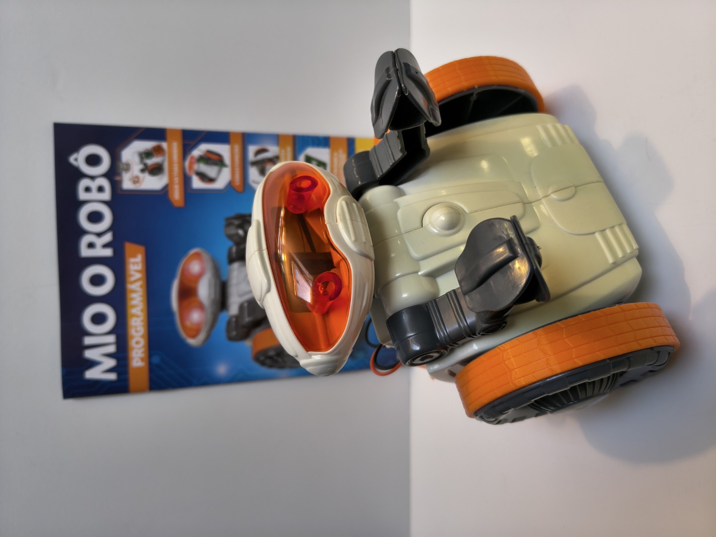 Clementoni MIO Robot tires
