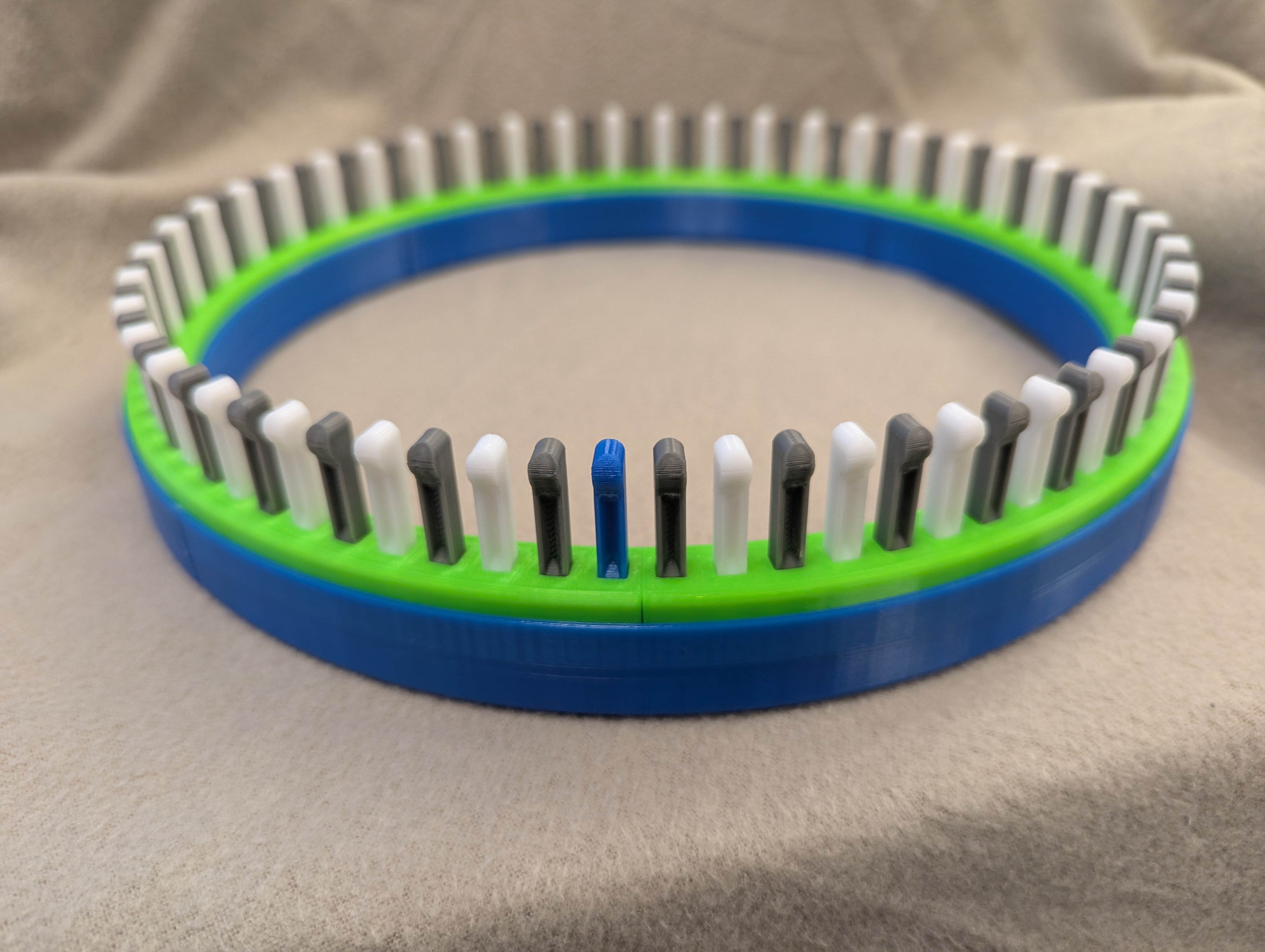 84 Peg Knitting Loom - Small Gauge