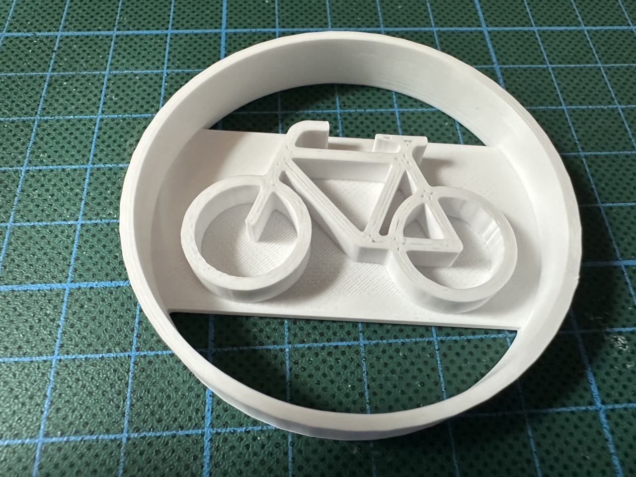 Bicycle Sign Cookie Cutter / Fahrrad-Verkehrszeichen-Keksform