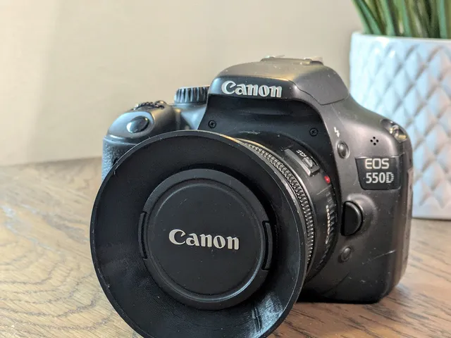 Canon Lens EF 50 1:1.8 II - Lens hood, filter adapter and cap (77mm)