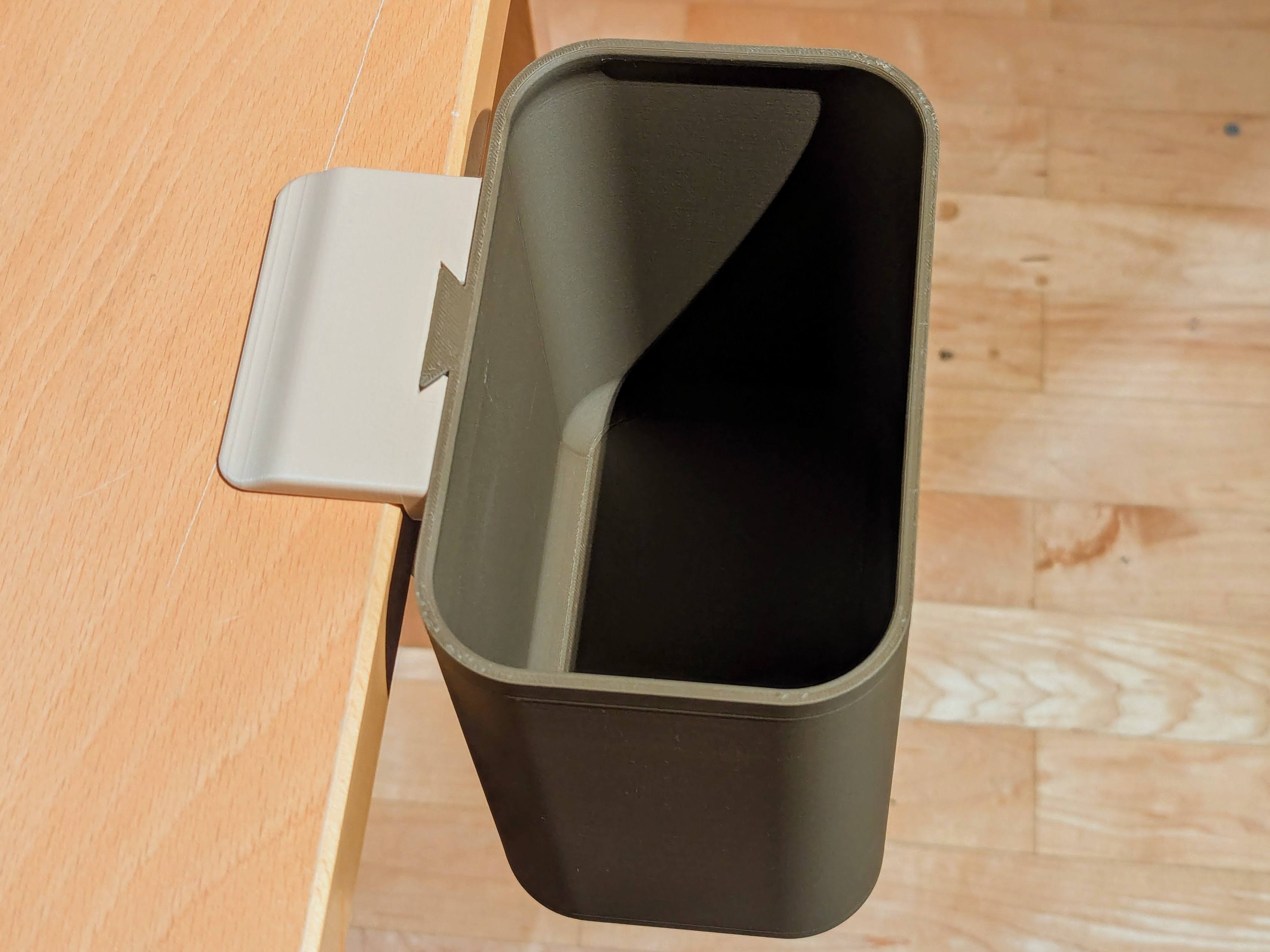 Miniatura 5 do modelo 3D Desk Trash Bin