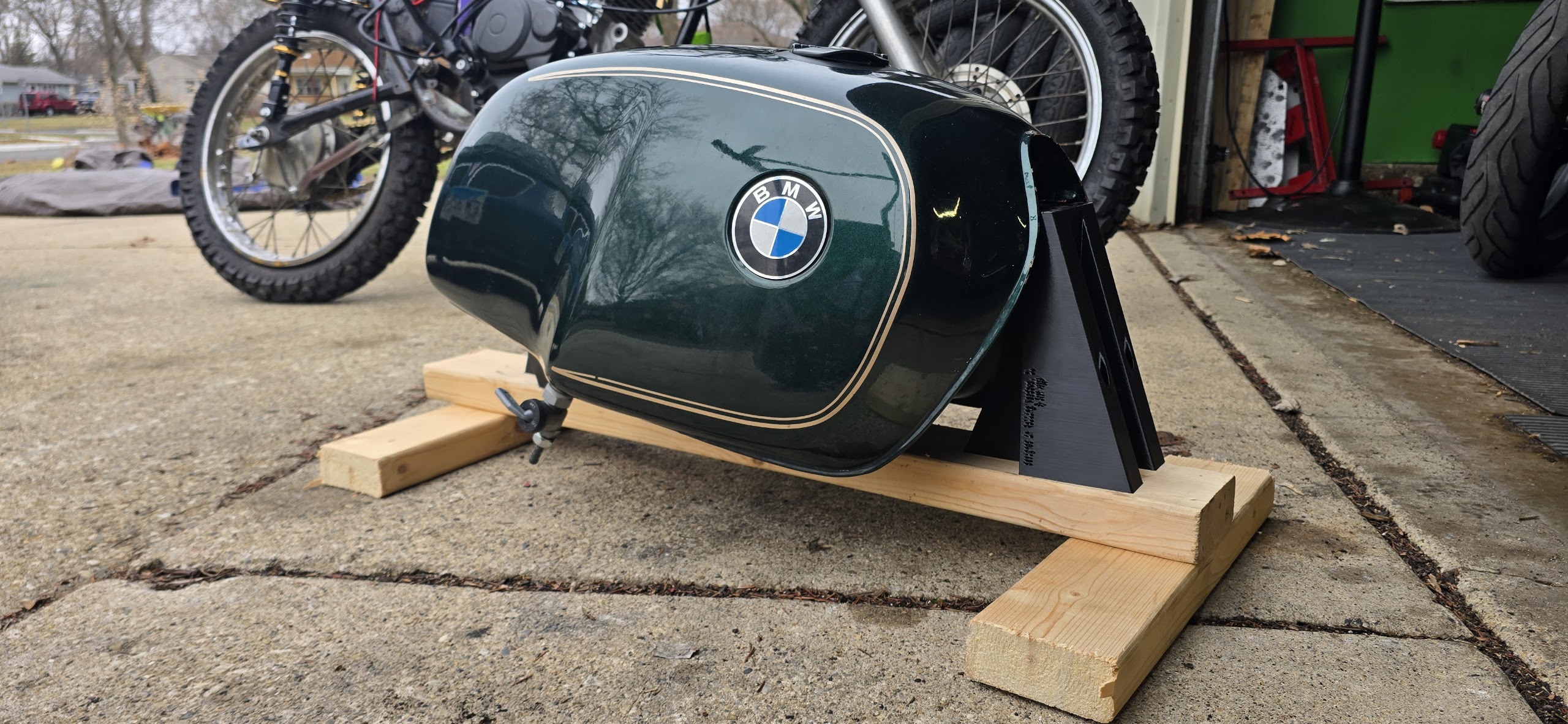 BMW R100RS /7 Airhead Tank Throne/ Tank Stand