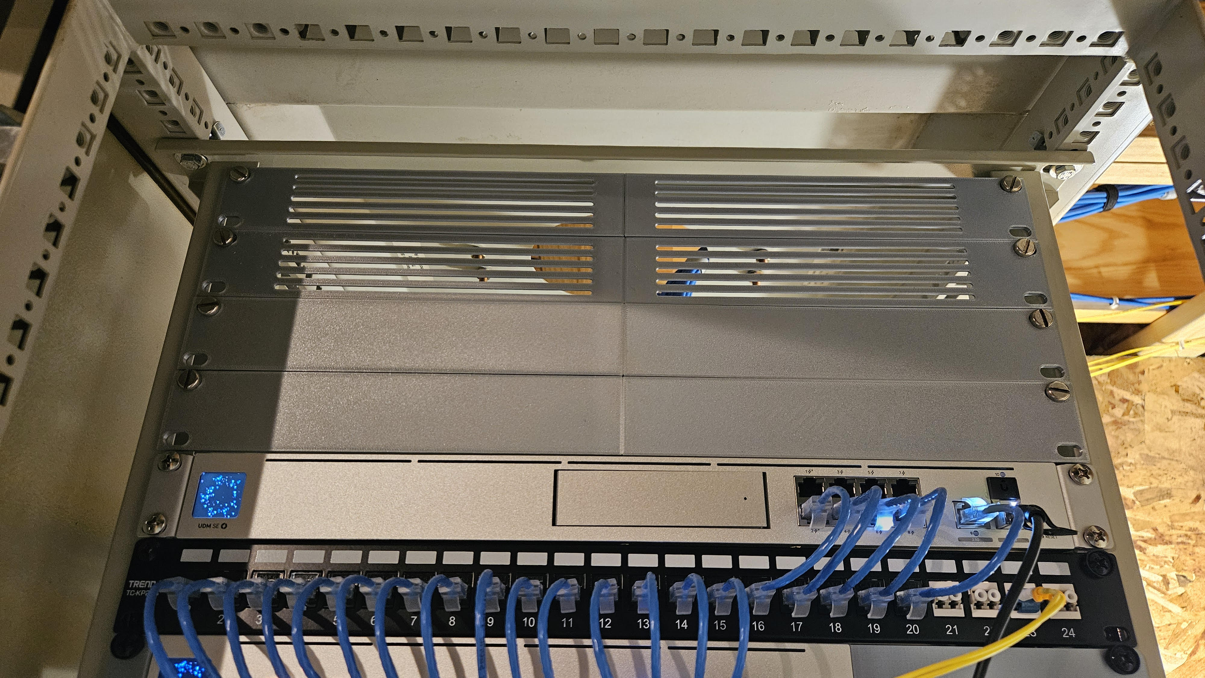 19" 1U Vented Server Rack Cover Plate