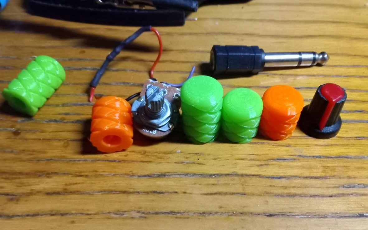 Simple Knobs for Potentiometers (6mm with slots)