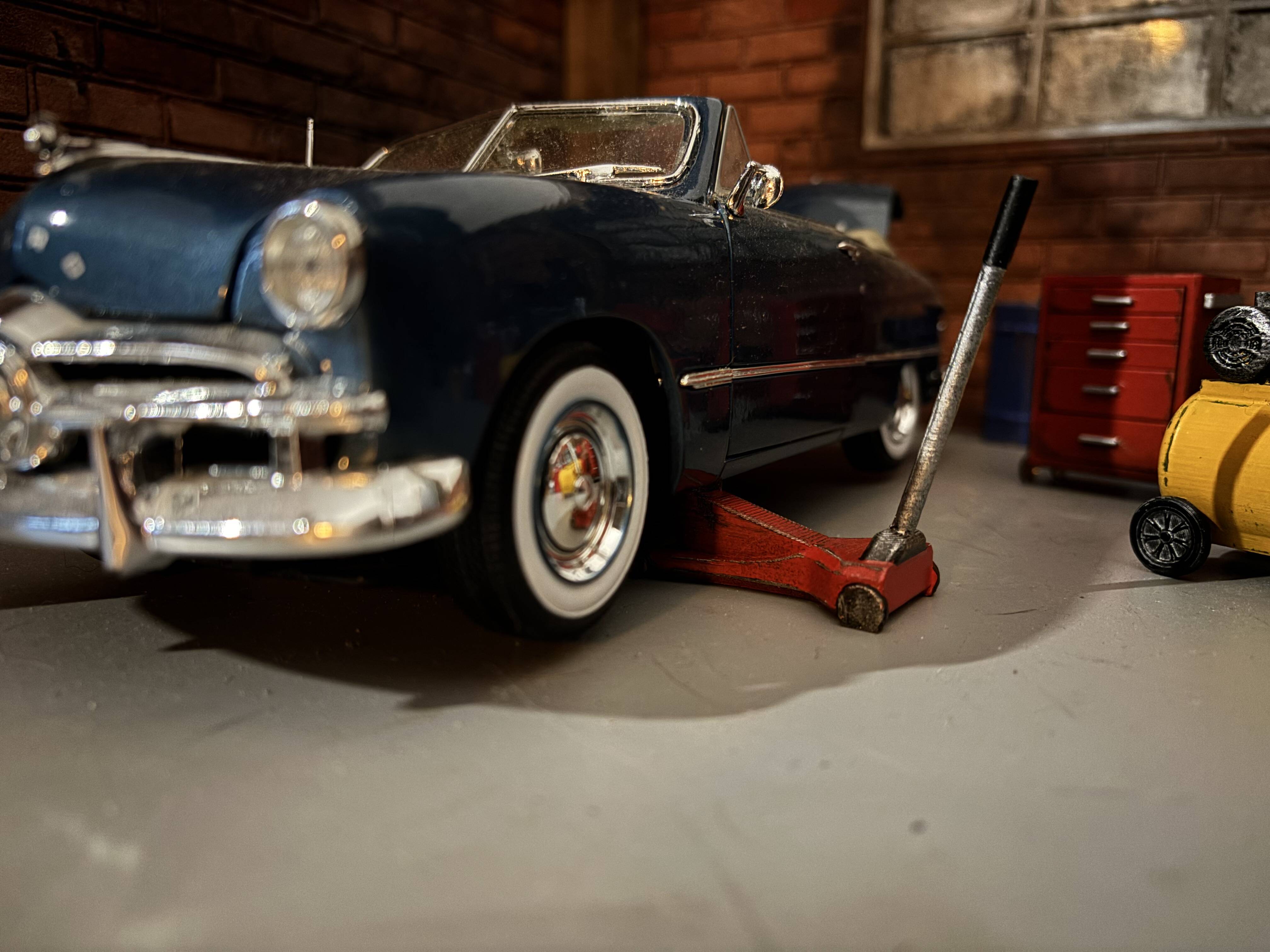 hydraulic Car Jack - 1:24 scale garage diorama accessories