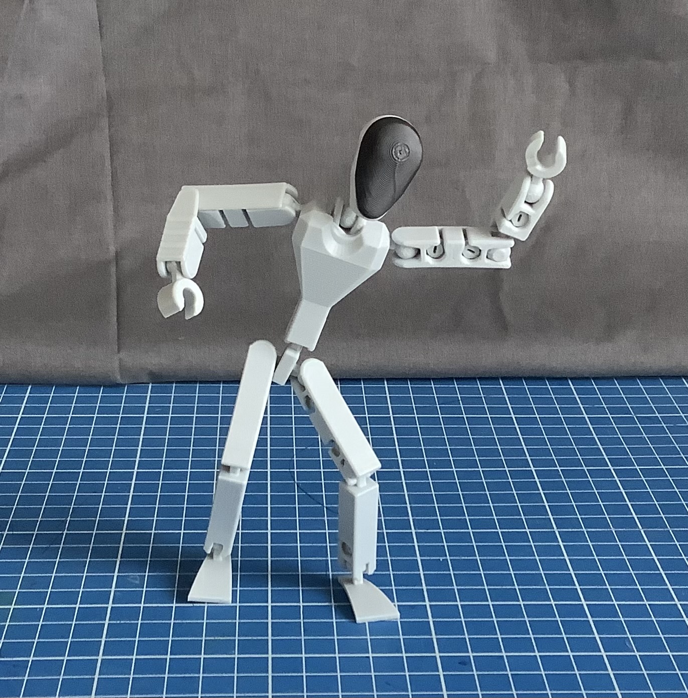 AI robot fully posable, easy assembly by JMV38 Download free STL