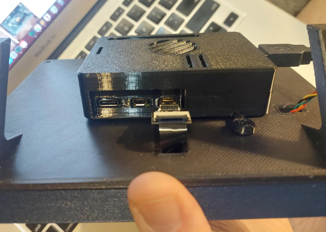 Adafruits Raspberry Pi 5 case mod for 7＂ Klipperscreen case