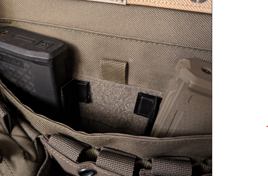 Airsoft magazine pouch divider