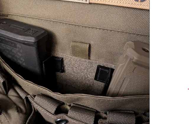 Airsoft magazine pouch divider