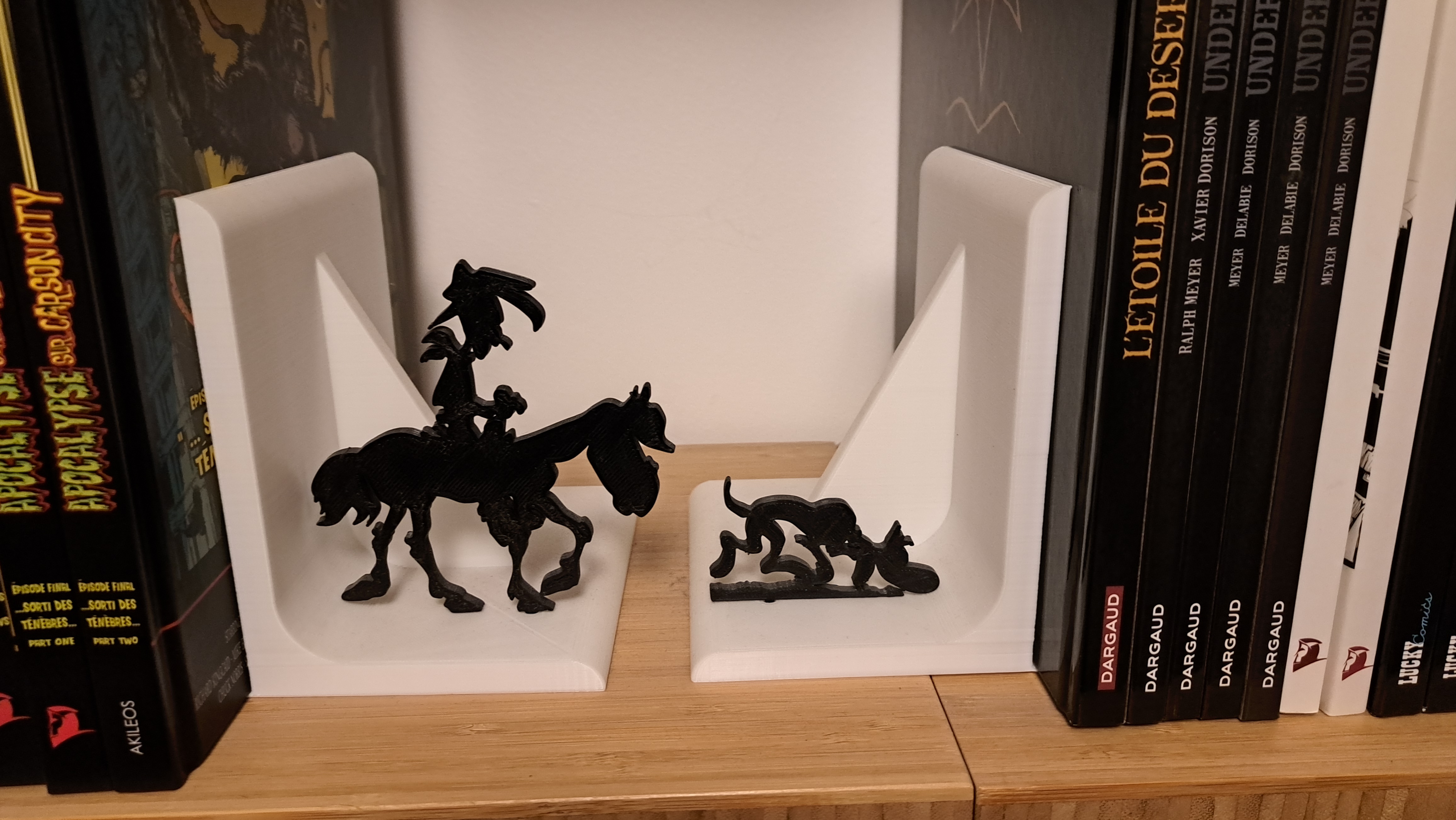 Miniatura 2 do modelo 3D Book ends - comic books