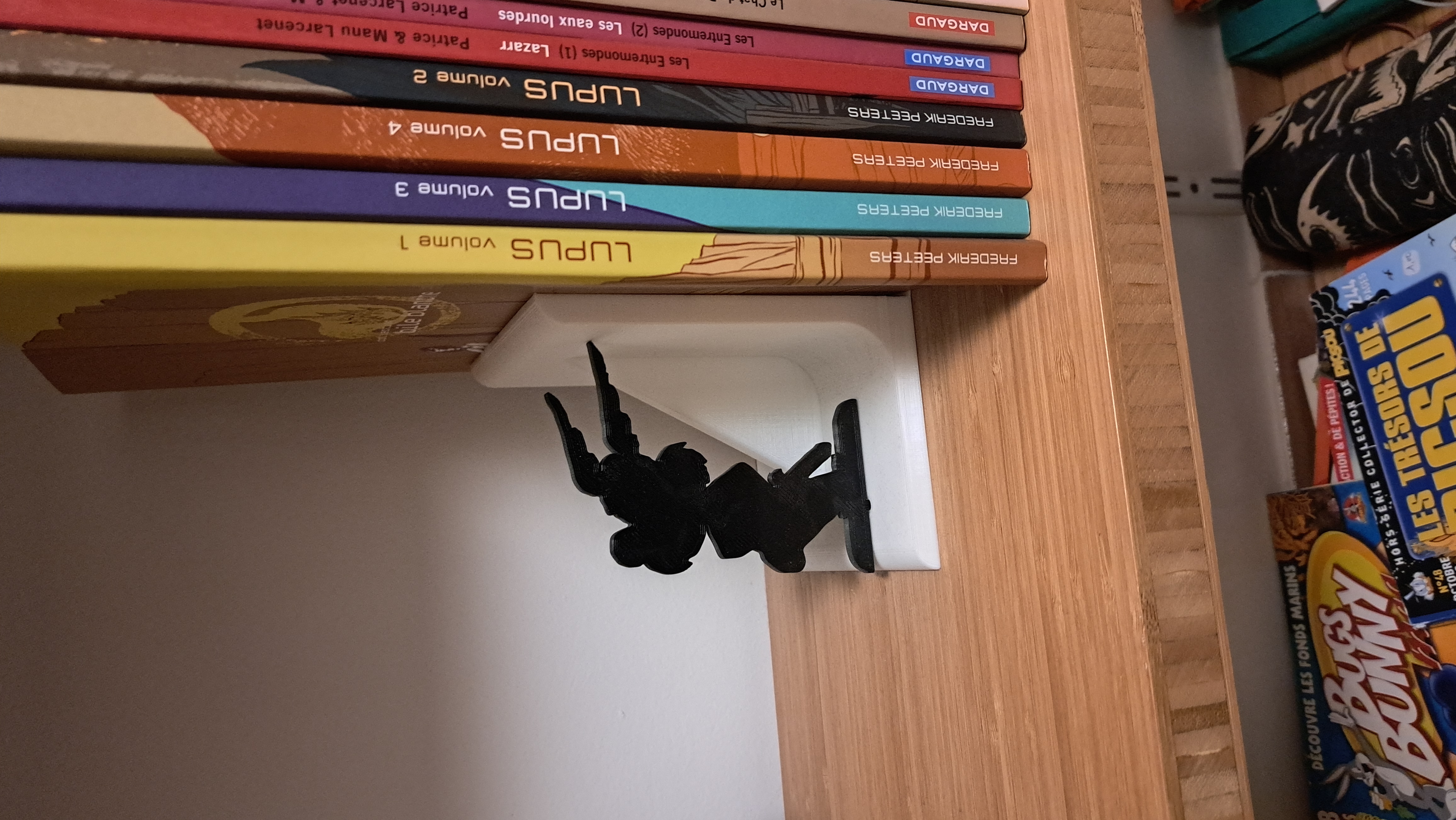 Miniatura 7 do modelo 3D Book ends - comic books