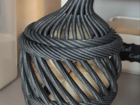 Garlic pot with closing cover