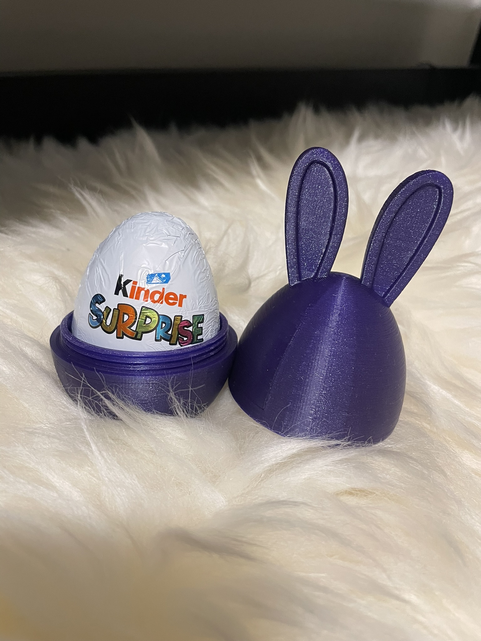 Easter egg kinder container, no supports