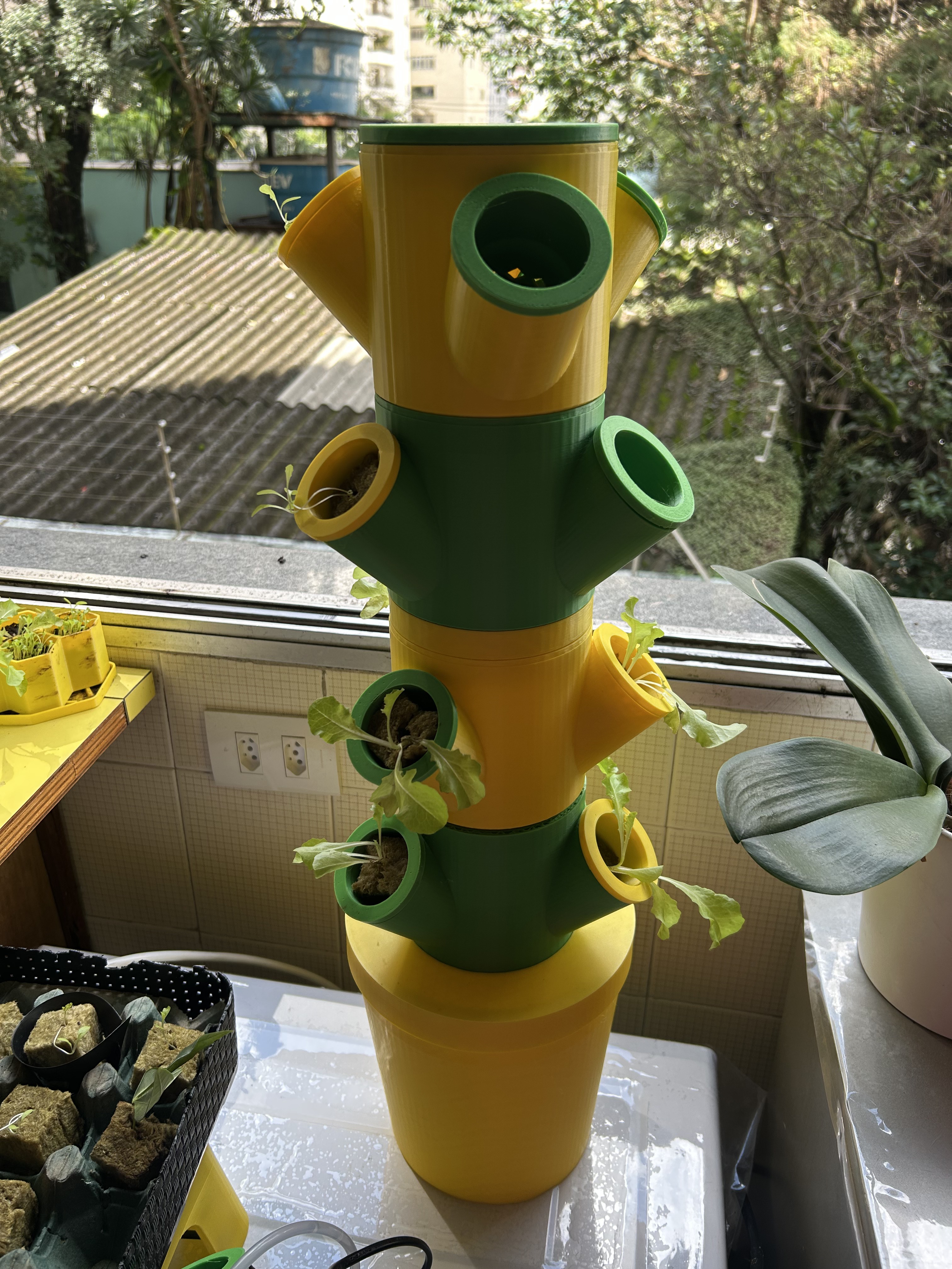 Miniatura 4 do modelo 3D Modular Hydroponic System