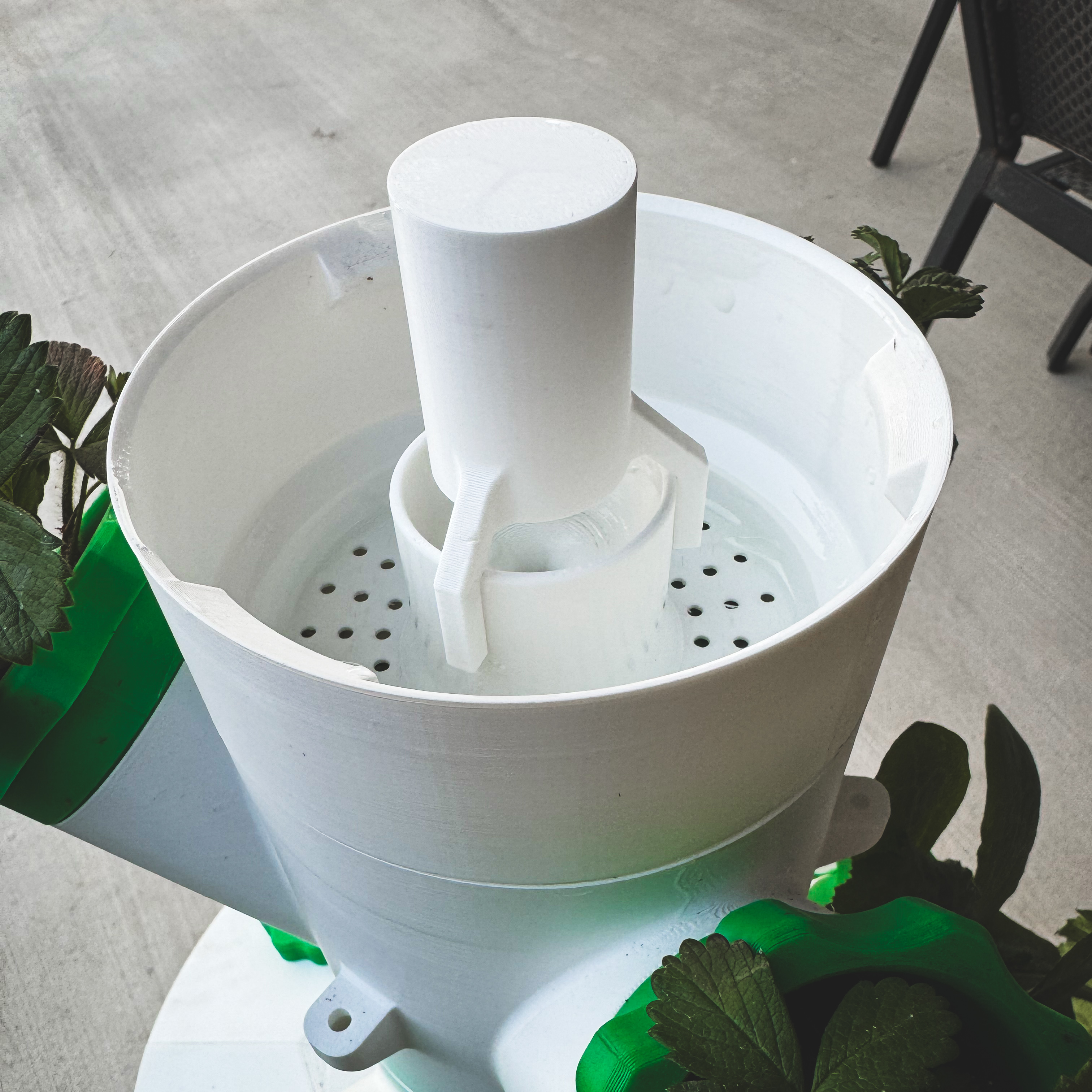 No-glue Stream Breaker for Modular Hydroponic Tower