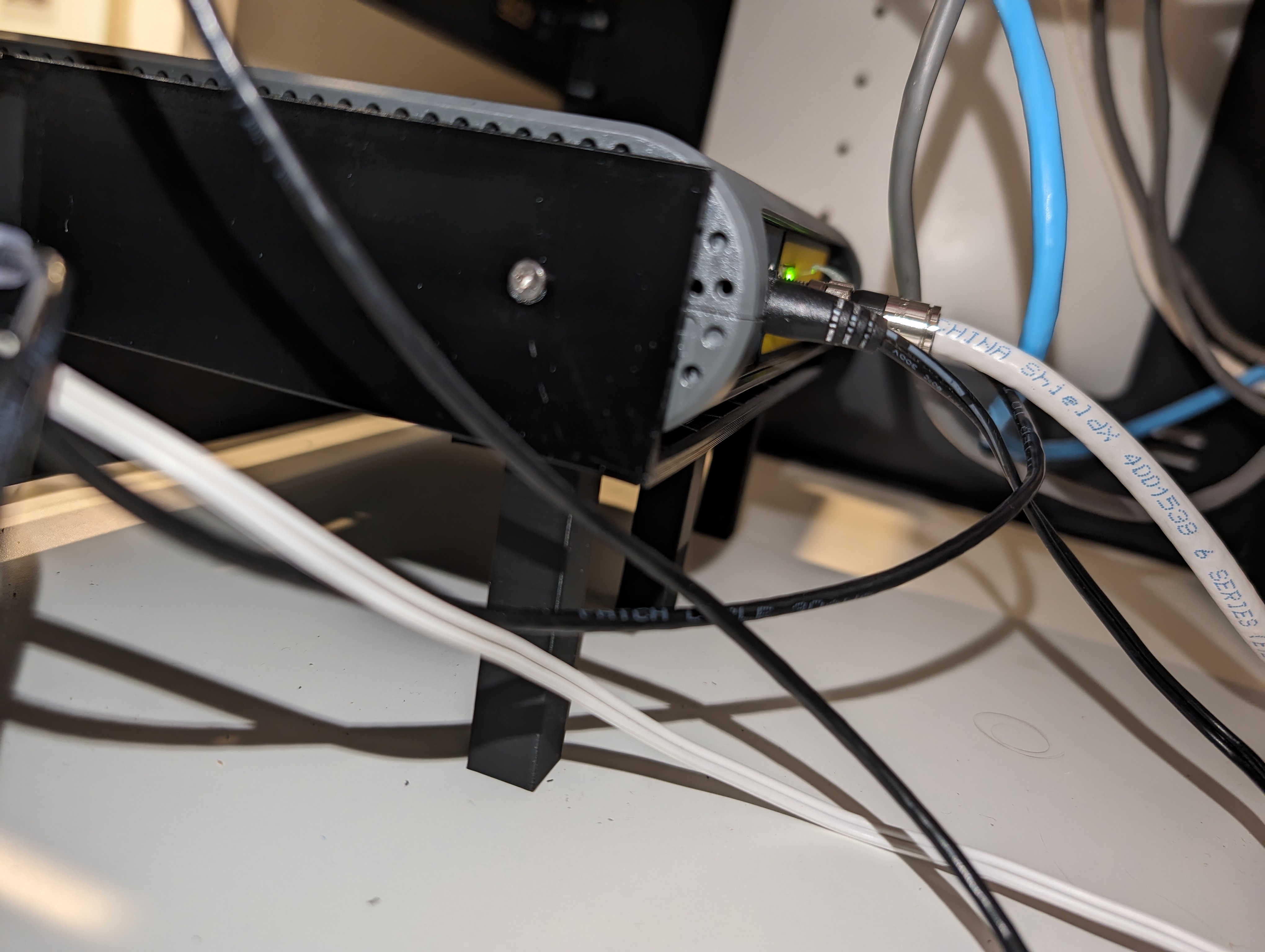 Motorola MB8600 Modem Rack Mount by Chorchie Download free STL model