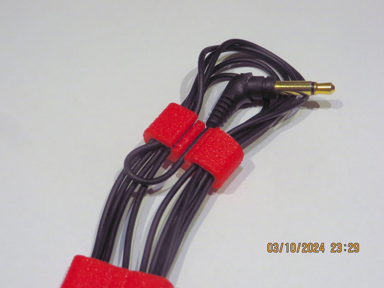 Remix of Parametric Cable Organiser ("Organizer"). Works ONLY for TPU prints.
