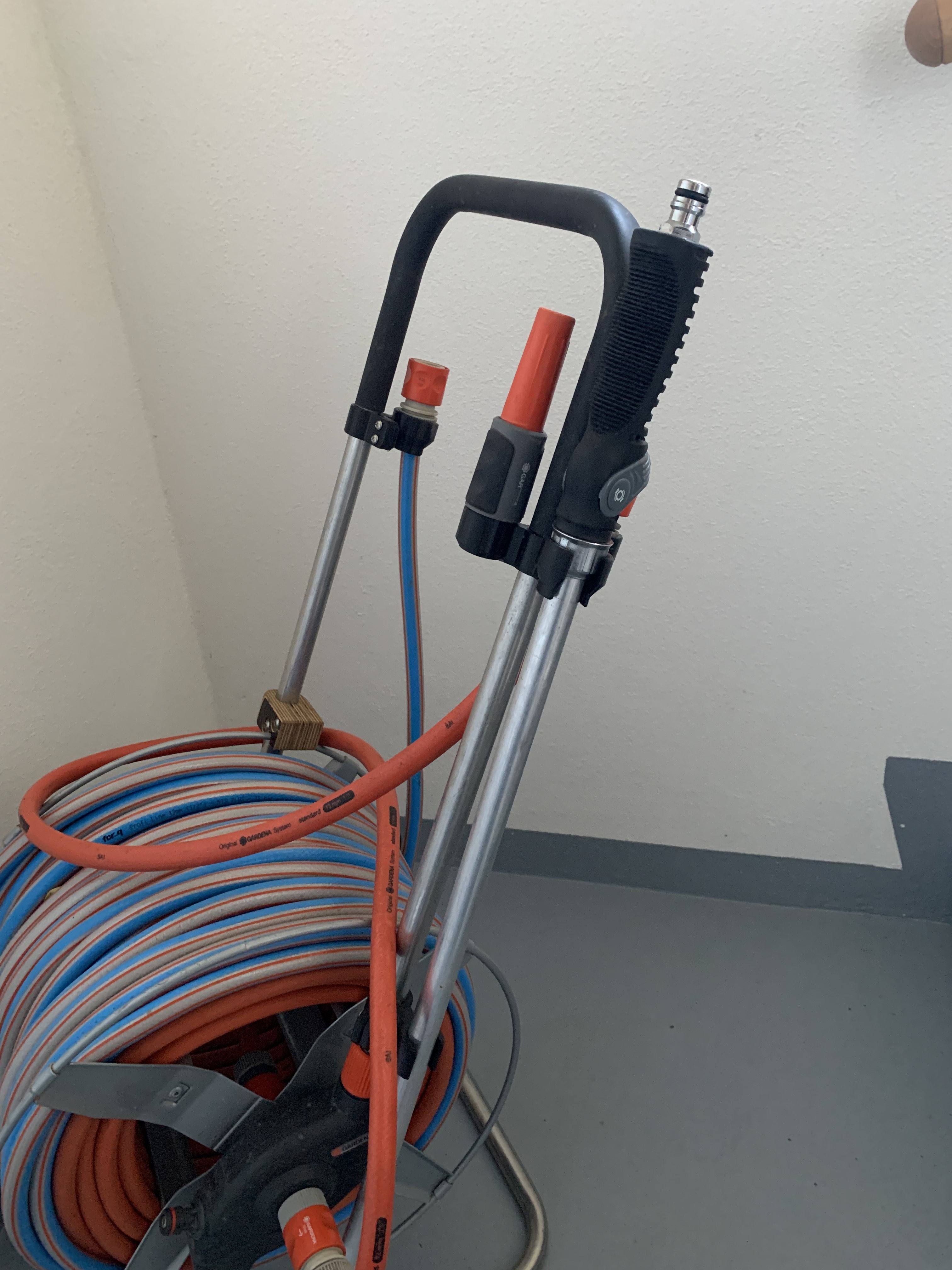 Gardena hose holder / organizer