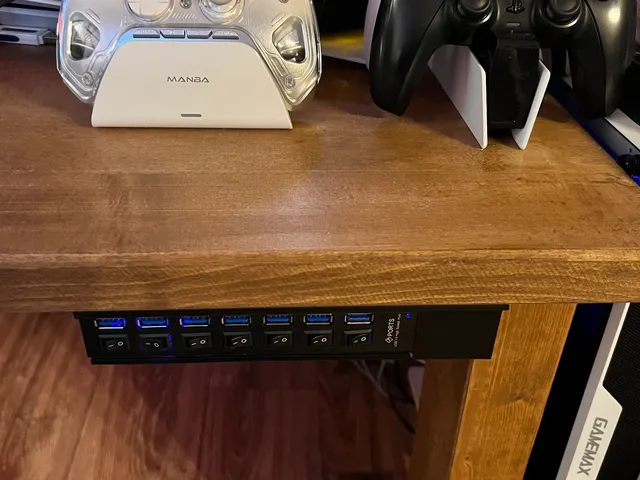 Elegant Under-Desk Mount for 7-Port USB Hub