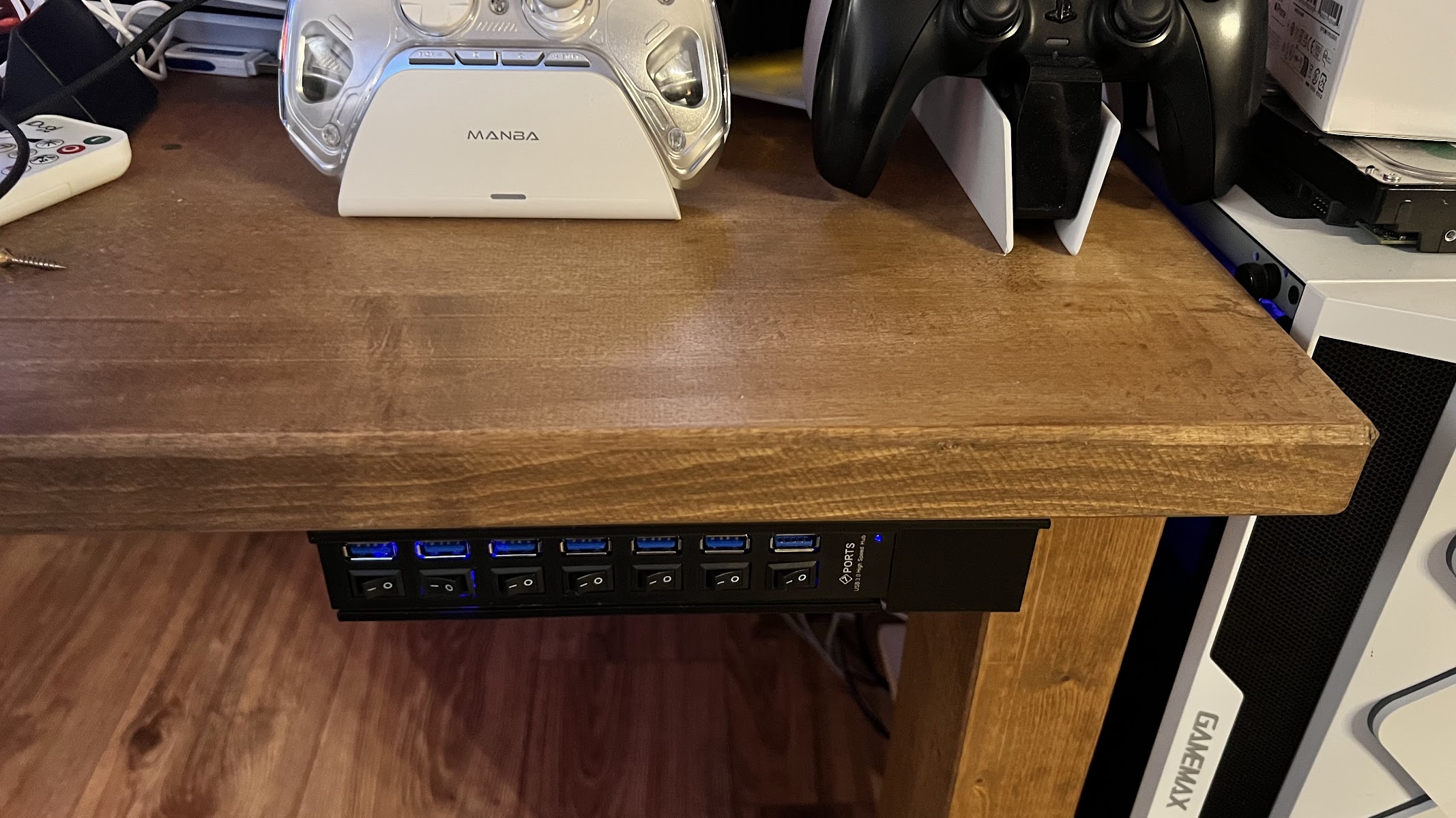 Elegant Under-Desk Mount for 7-Port USB Hub