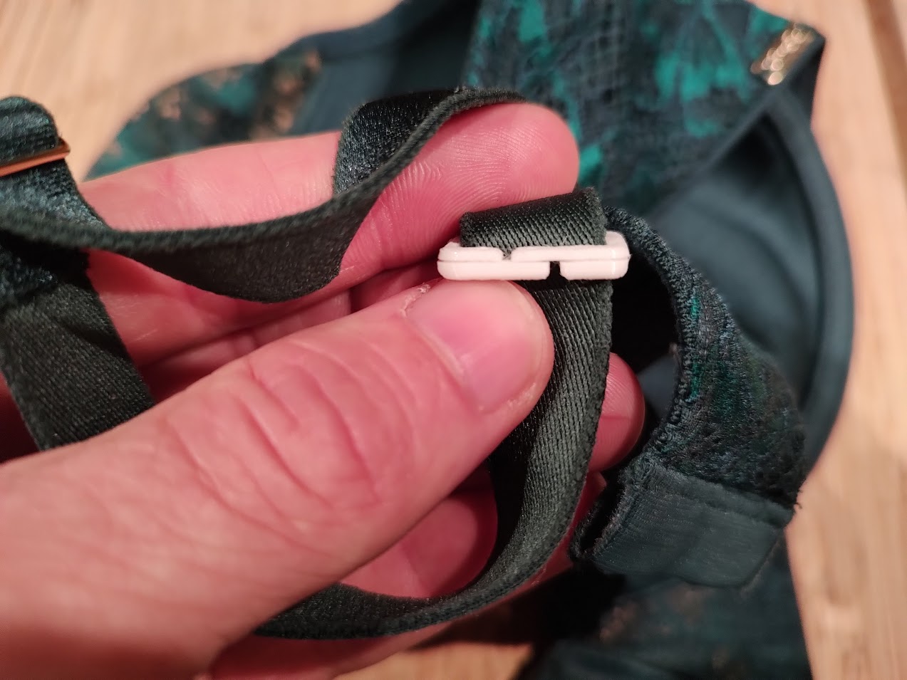 Miniatura 3 do modelo 3D bra strap hook