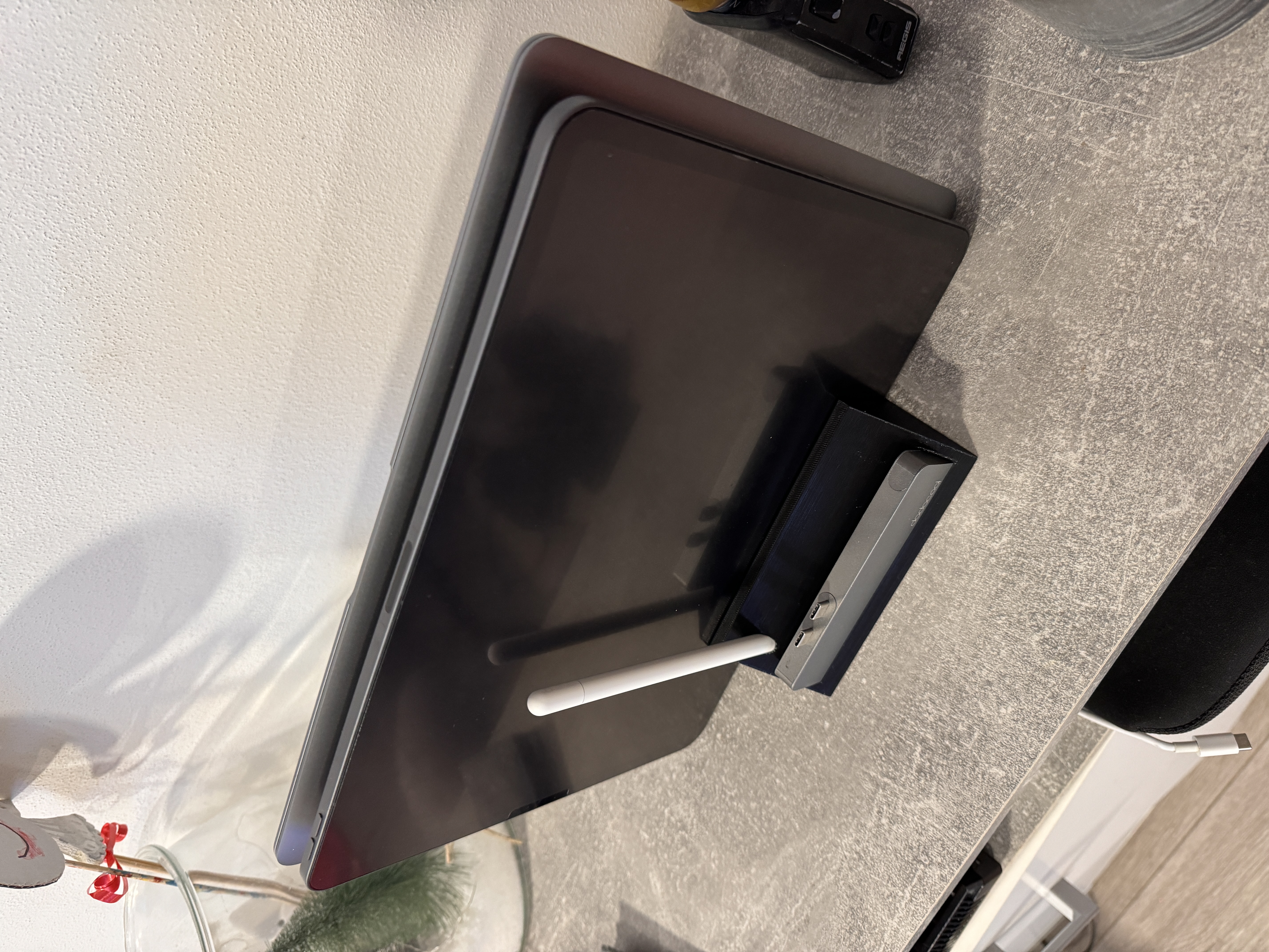 Holder Macbook Air, iPad Pro, Pencil and port replicator