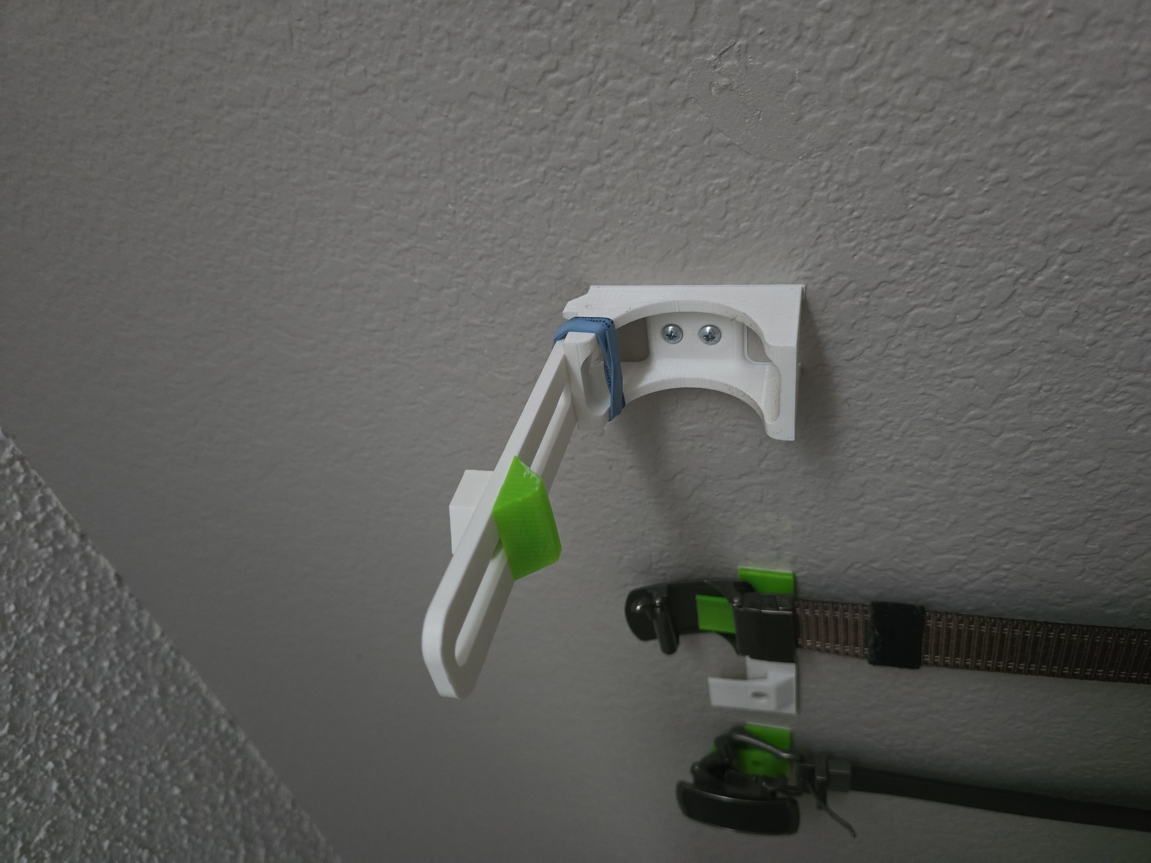 Door holder (top or side of door)