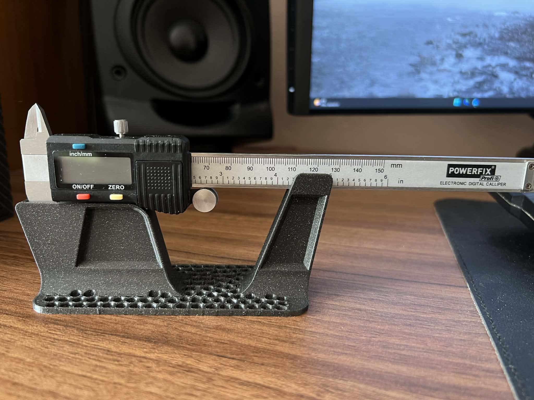 Voronoi Caliper Holder