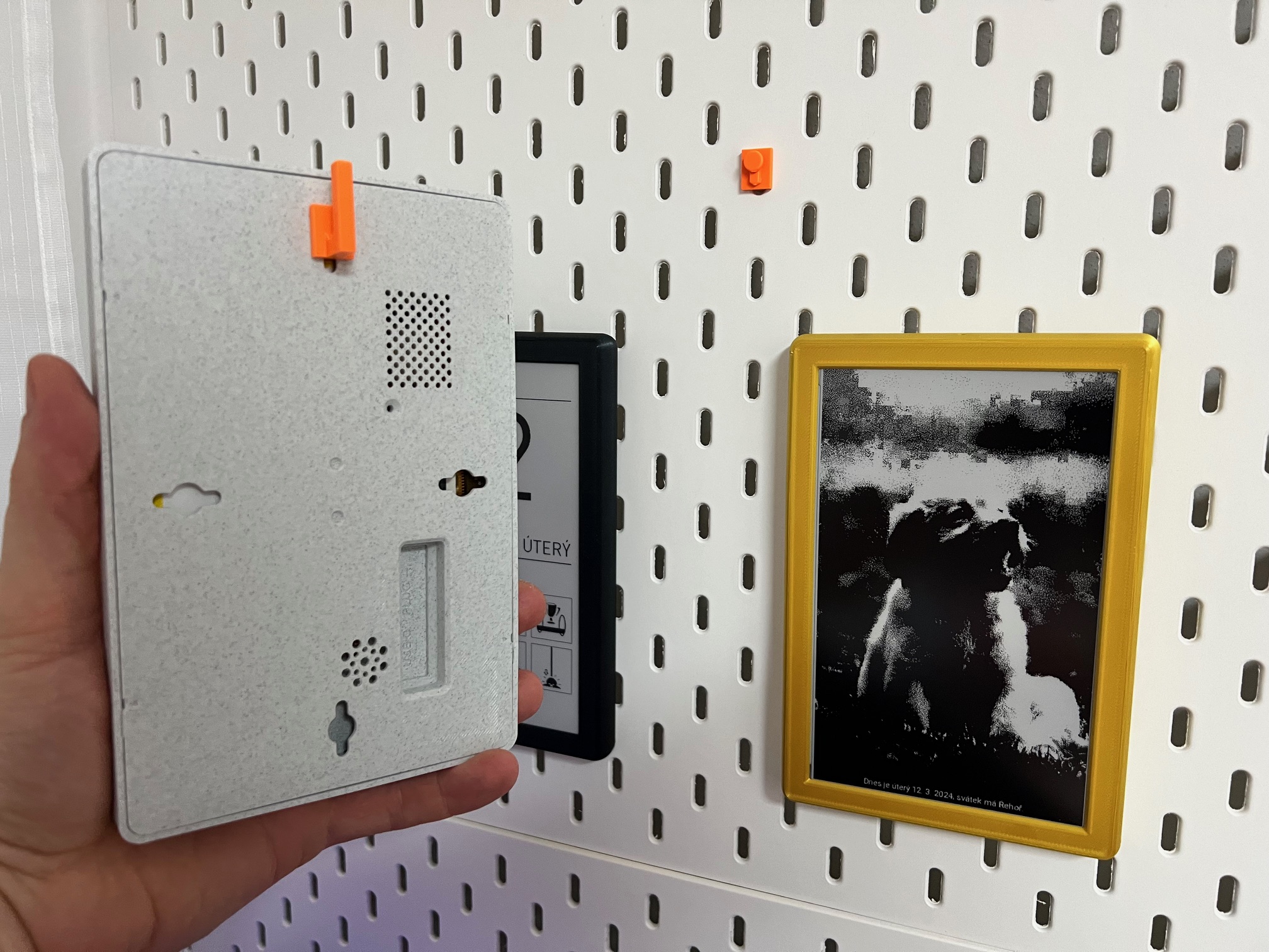 IKEA Skadis (SKÅDIS) hook for ePaper frame