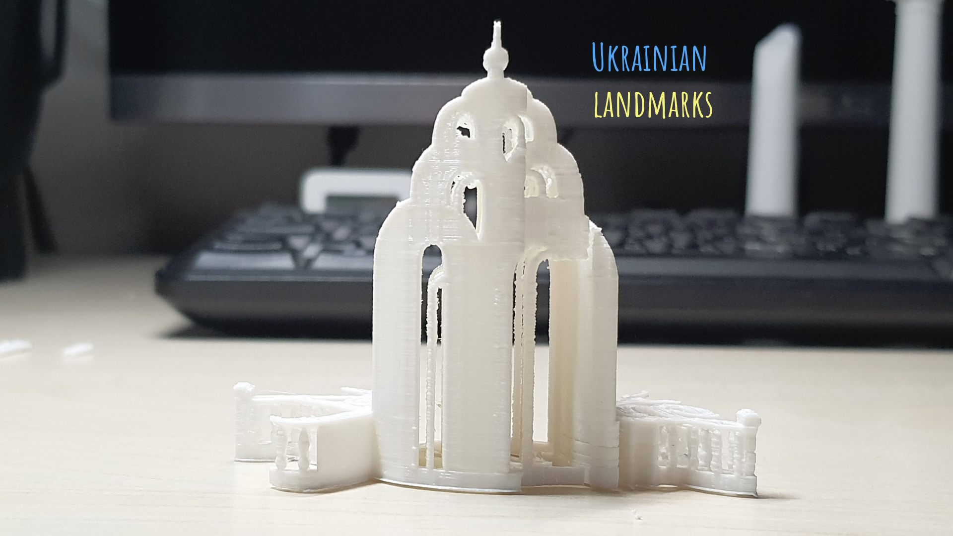 Kharkiv landmark Mirrorstream fliptext