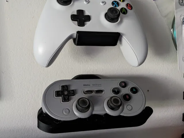 Simple Game Controller Wall Mount (XBox One and 8BitDo SN30Pro)