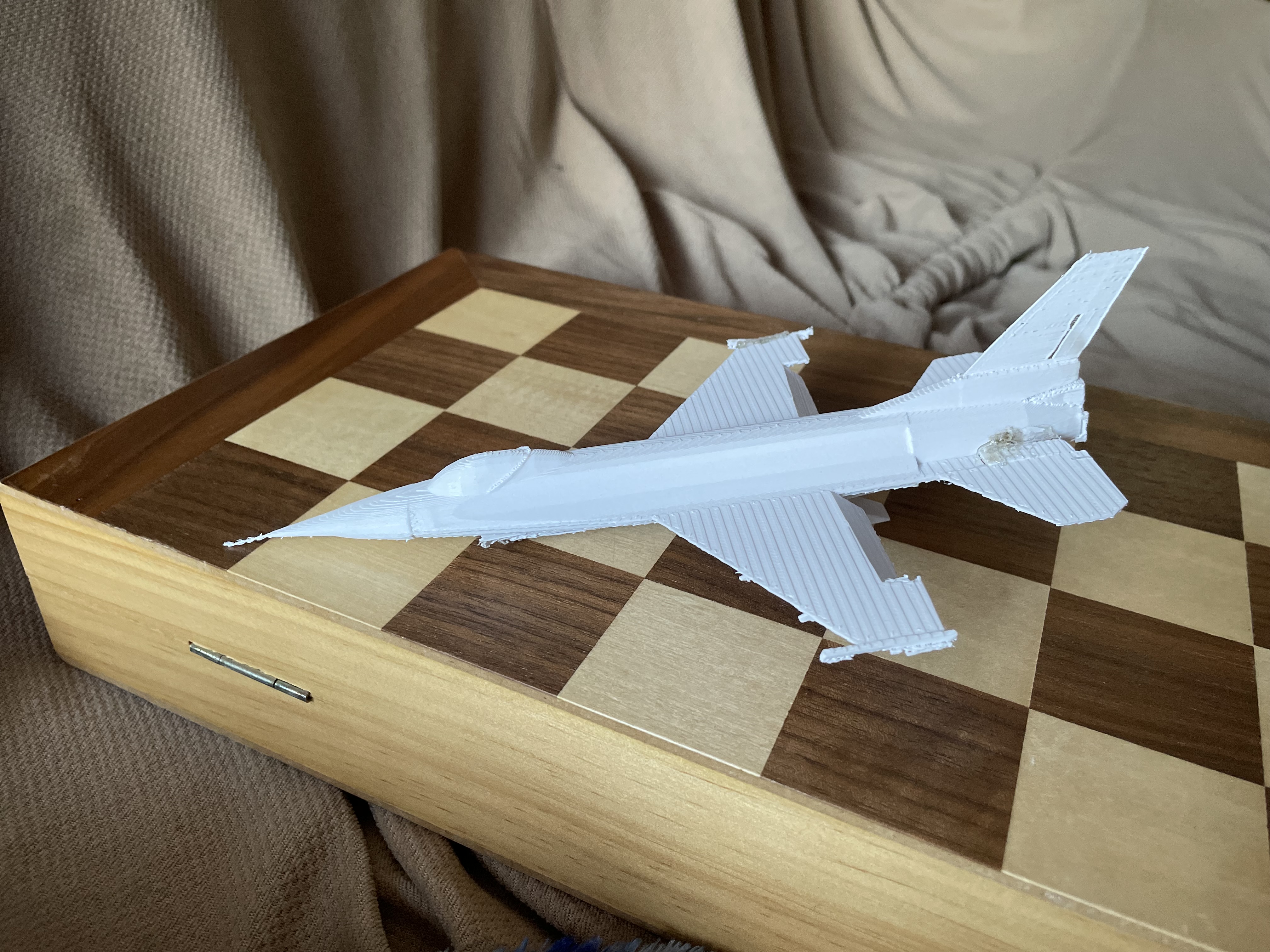 F16