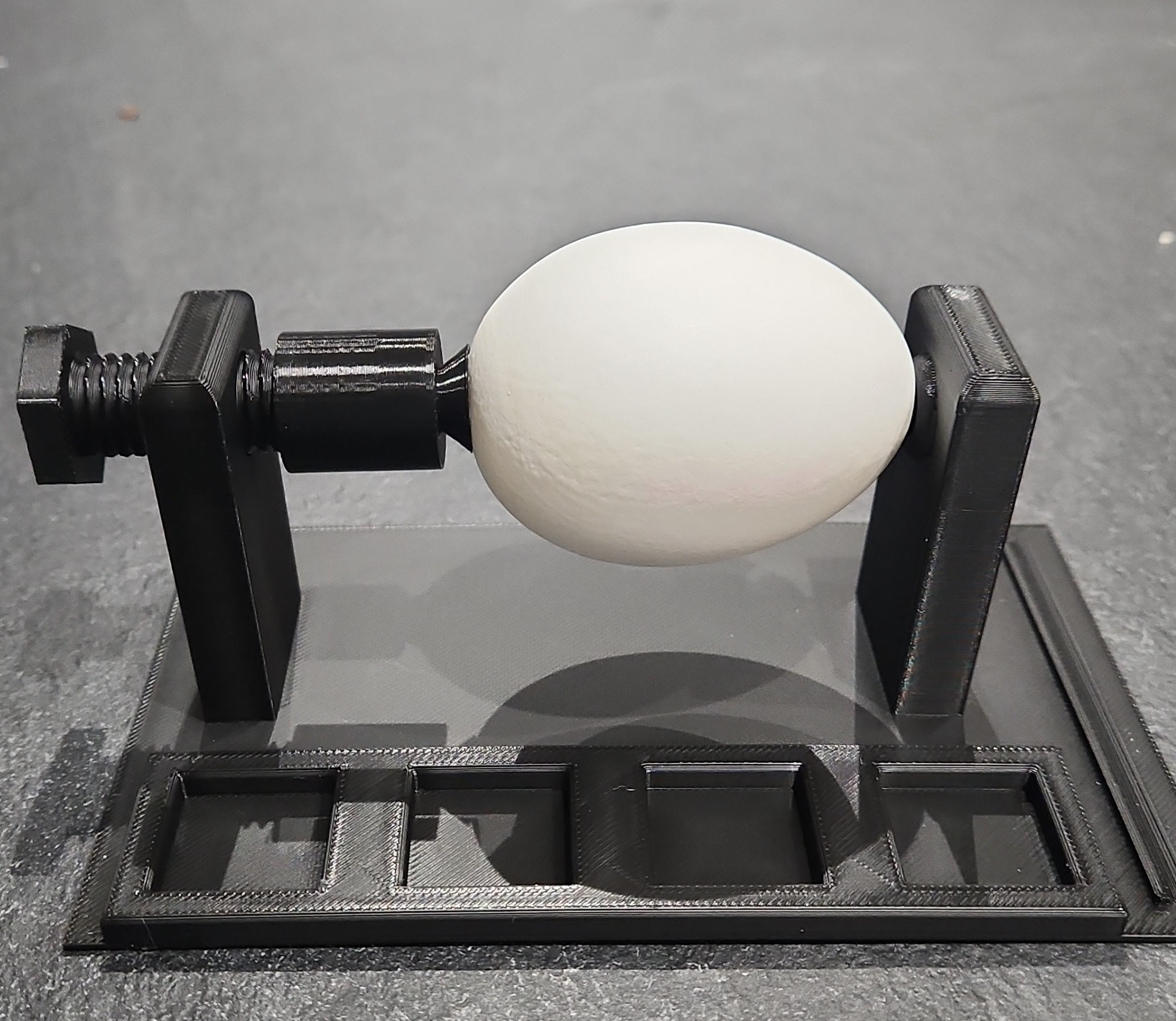 Egg painting station, 100% printable, no supports